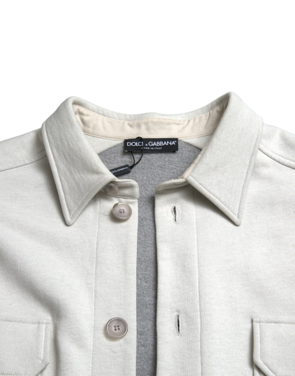 Manteau gris en coton Dolce & Gabbana avec col à boutons et fermeture avec boutons, vue de face.