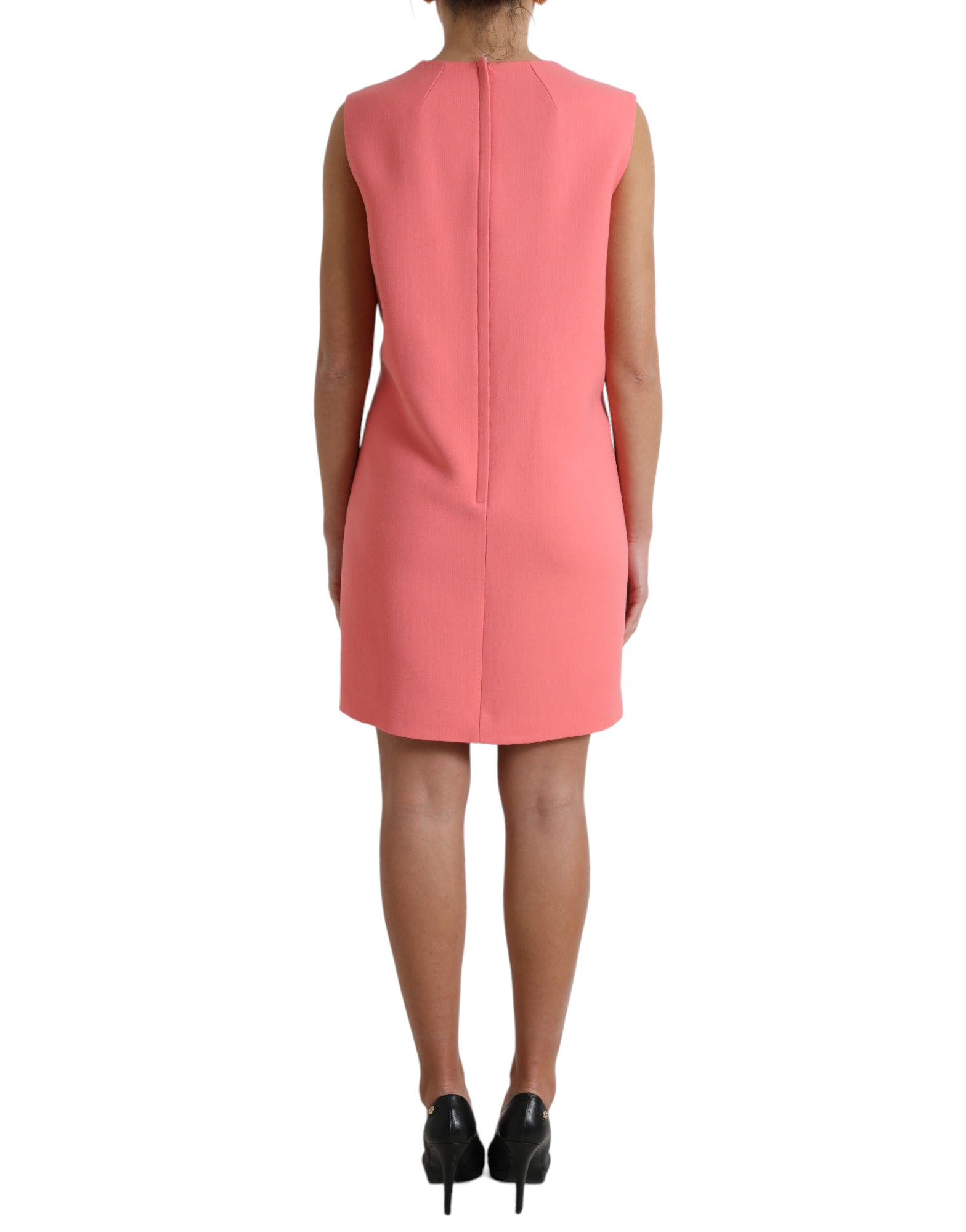 Robe mini sans manches en laine vierge rose de Dolce & Gabbana, élégante et sophistiquée, portée avec style.
