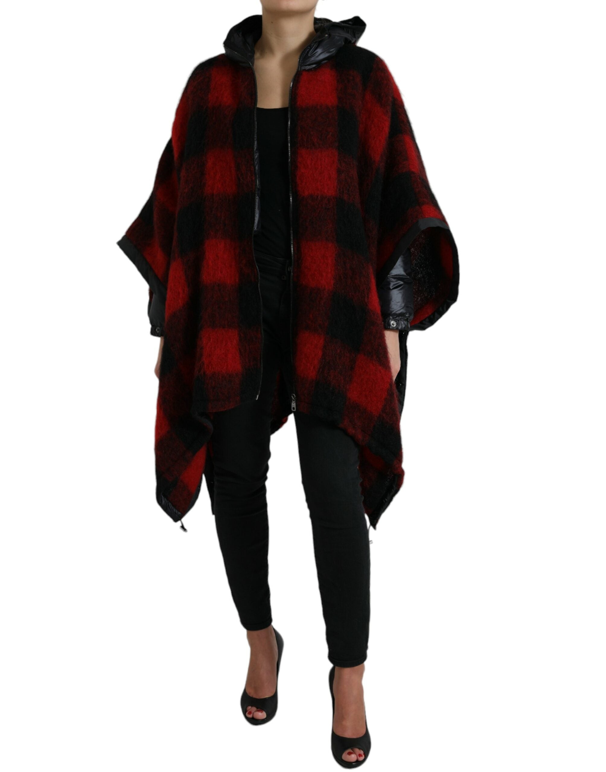 Poncho à capuche Dolce & Gabbana en tartan noir et rouge, veste élégante en tissu à carreaux buffalo.