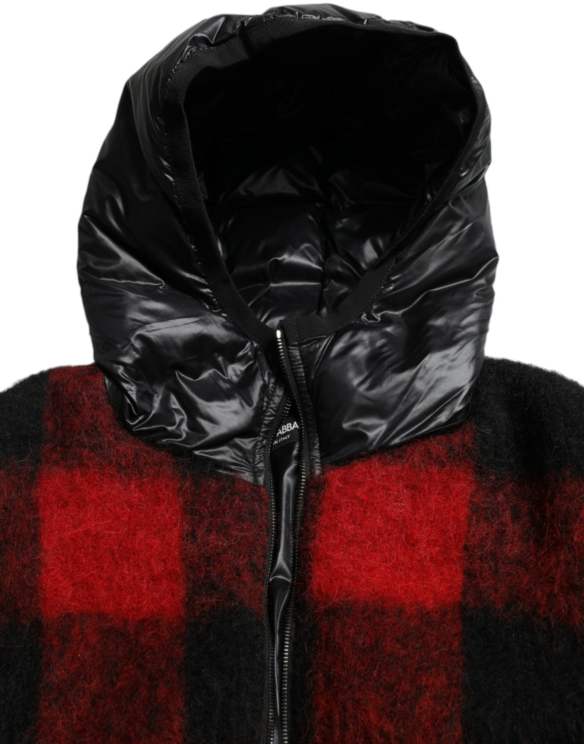 Poncho à capuche Dolce & Gabbana en tissu à carreaux rouges et noirs, style décontracté et élégant.