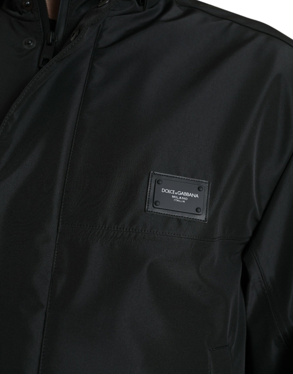 Veste à capuche en polyester noir Dolce & Gabbana avec logo en plaque, style urbain et décontracté.