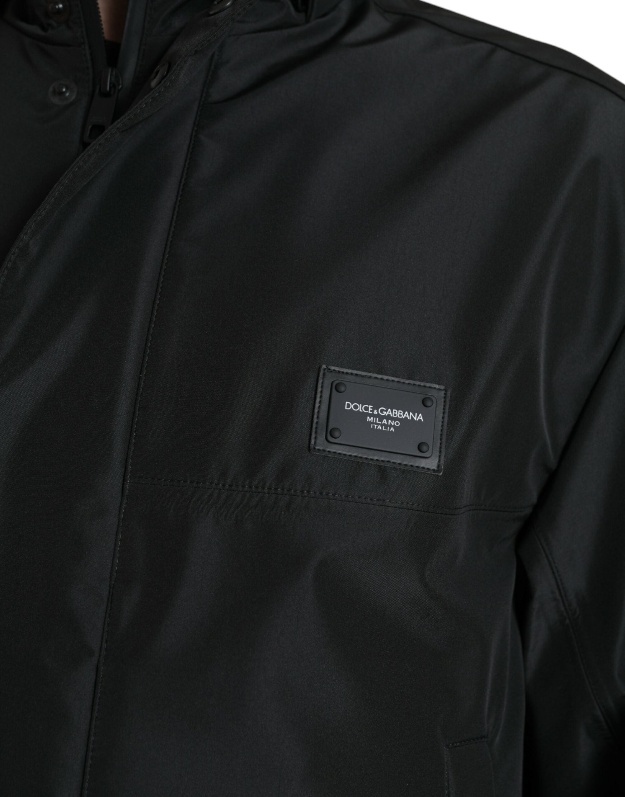 Veste à capuche en polyester noir Dolce & Gabbana avec logo en plaque, style urbain et décontracté.