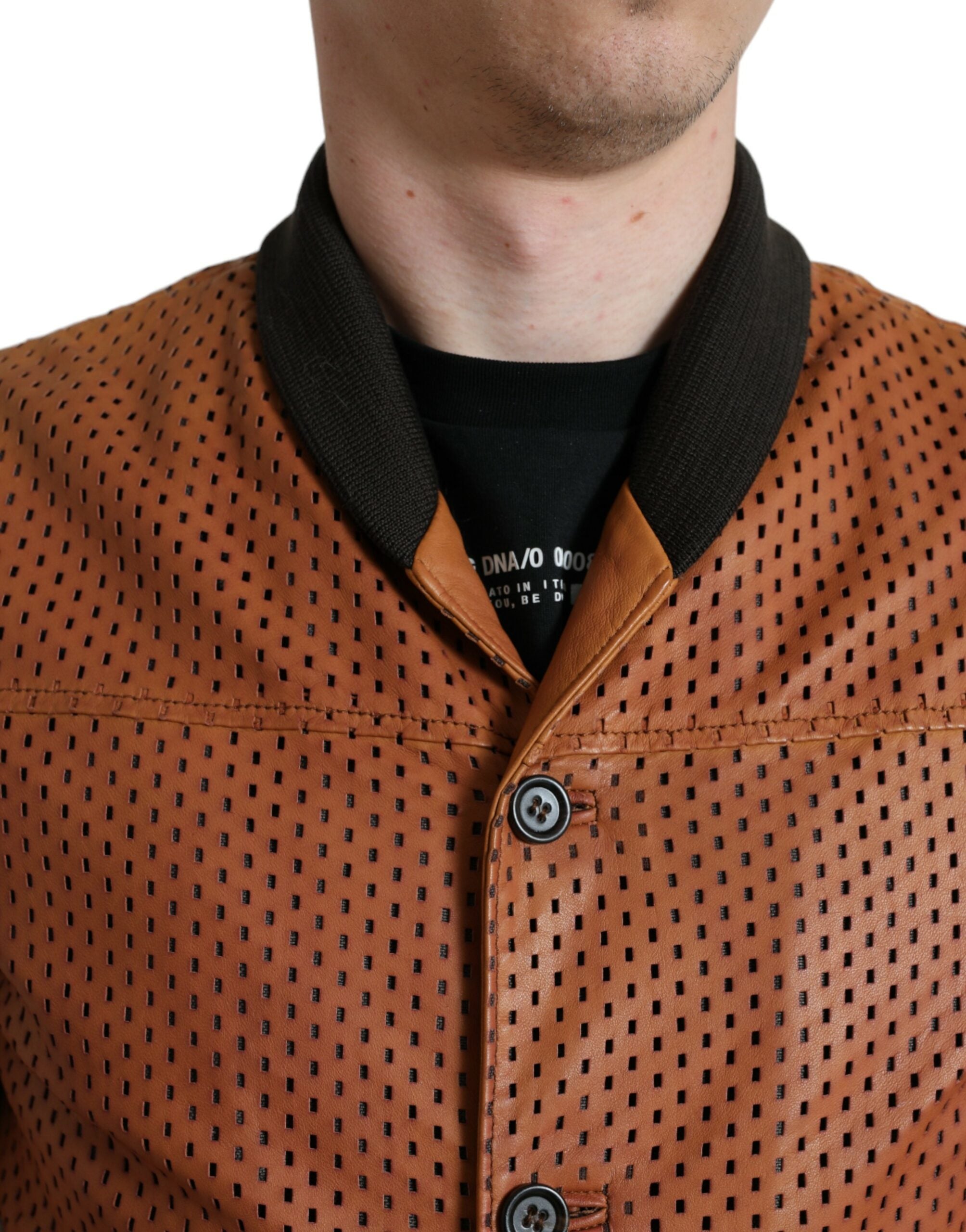 Veste en cuir d'agneau perforé marron de Dolce & Gabbana, style élégant et moderne avec détails sophistiqués.