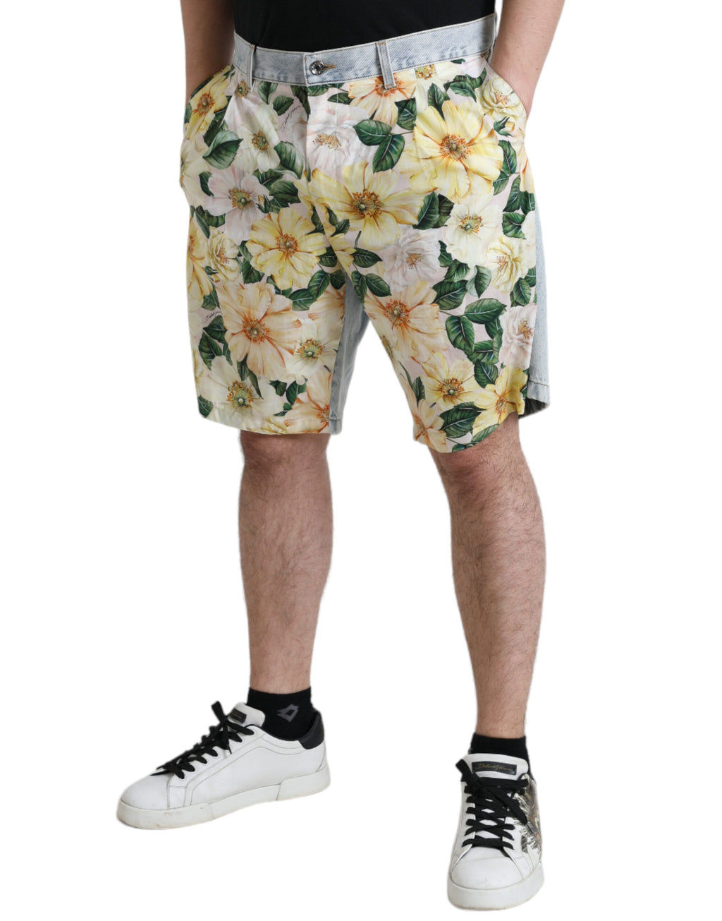 Shorts bermuda en denim à fleurs multicolores de Dolce & Gabbana, motif floral vif et style décontracté.