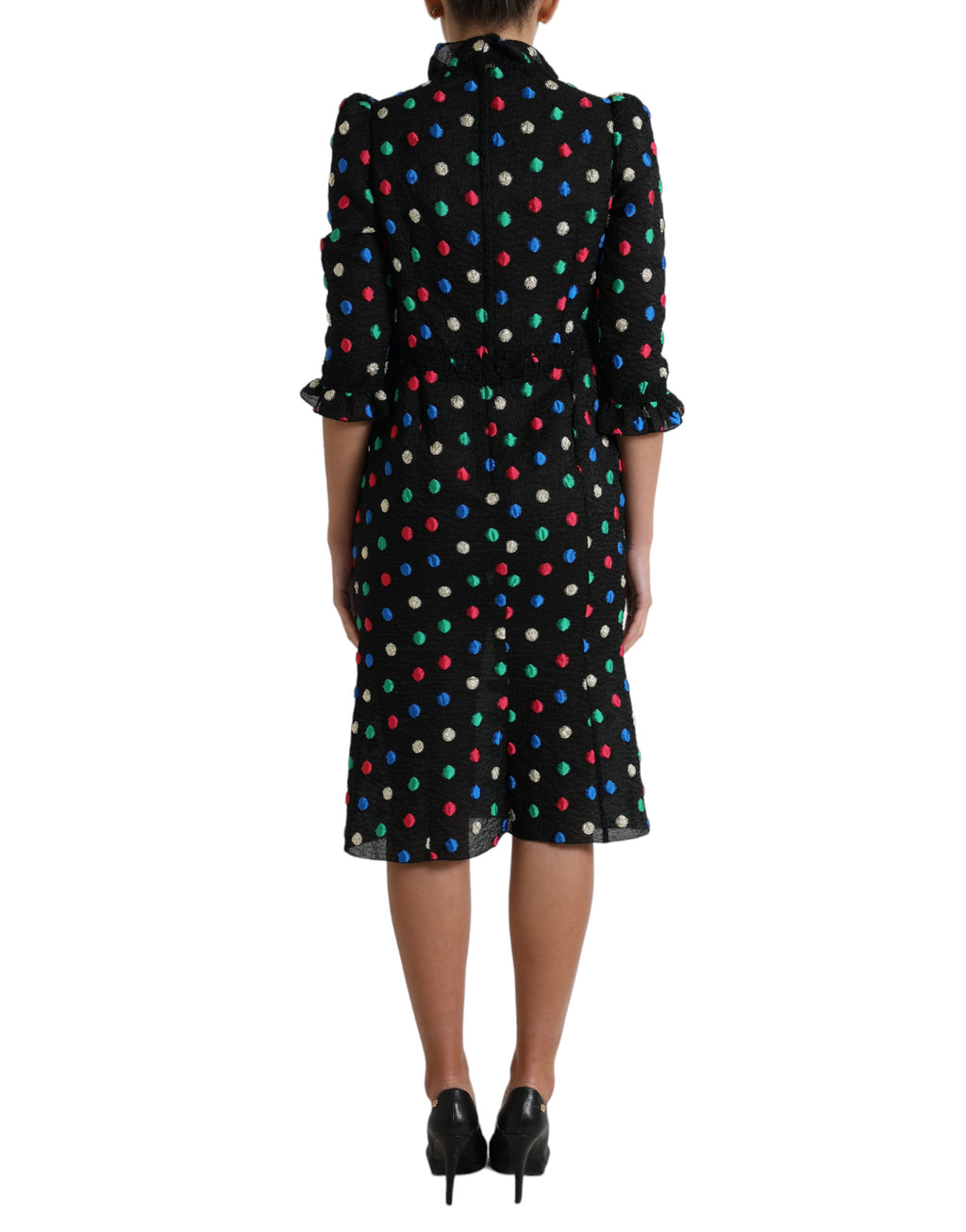 Robe midi en coton noir à pois blancs avec volants, de Dolce & Gabbana, style élégant et féminin.