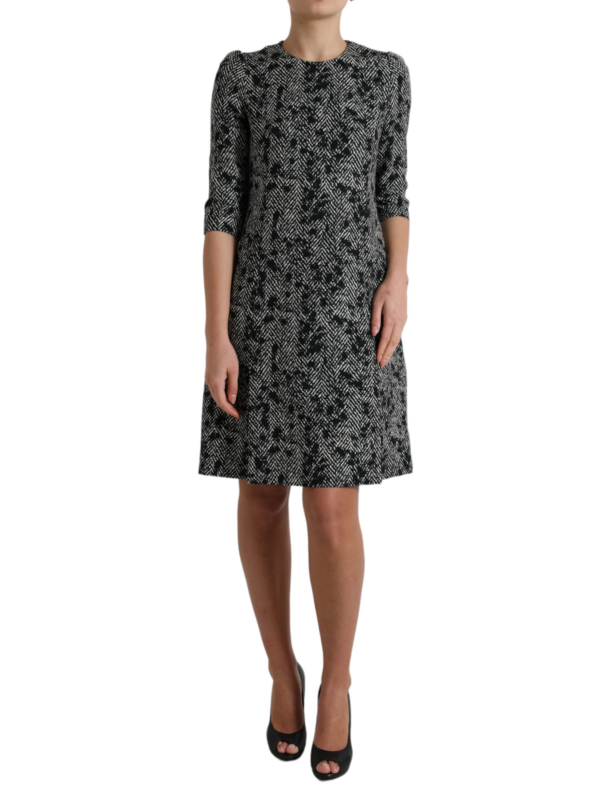 Robe courte noire en polyester à motif chevron de Dolce & Gabbana, style shift mini dress, élégante et moderne.