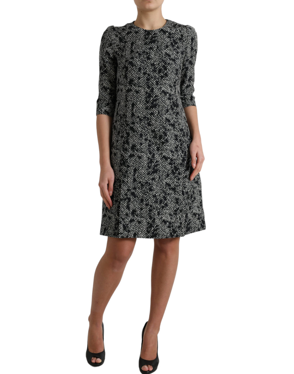 Robe courte en polyester noire à motif chevron de Dolce & Gabbana, style shift mini, élégante et moderne.