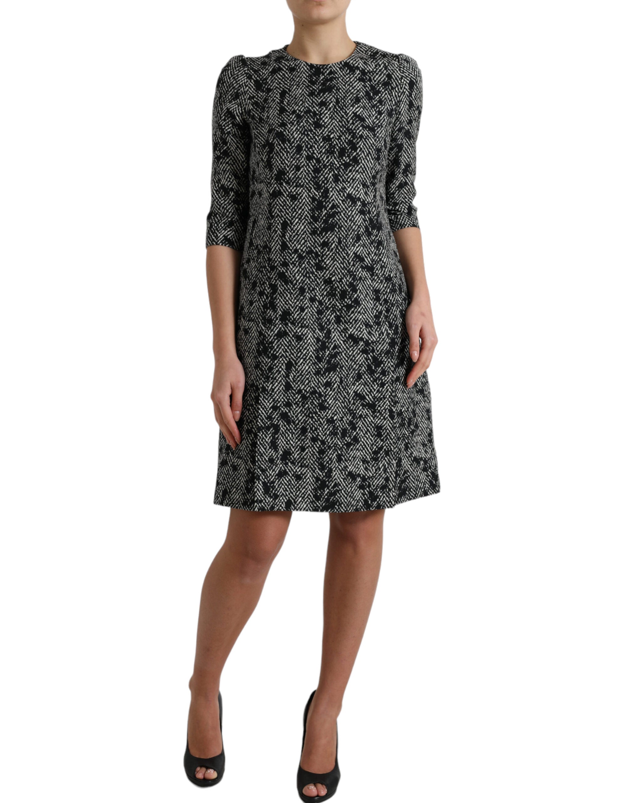 Robe courte en polyester noire à motif chevron de Dolce & Gabbana, style shift mini, élégante et moderne.