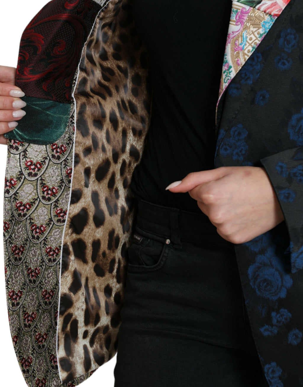 Veste en jacquard Dolce & Gabbana à patchwork floral multicolore, style élégant et sophistiqué.