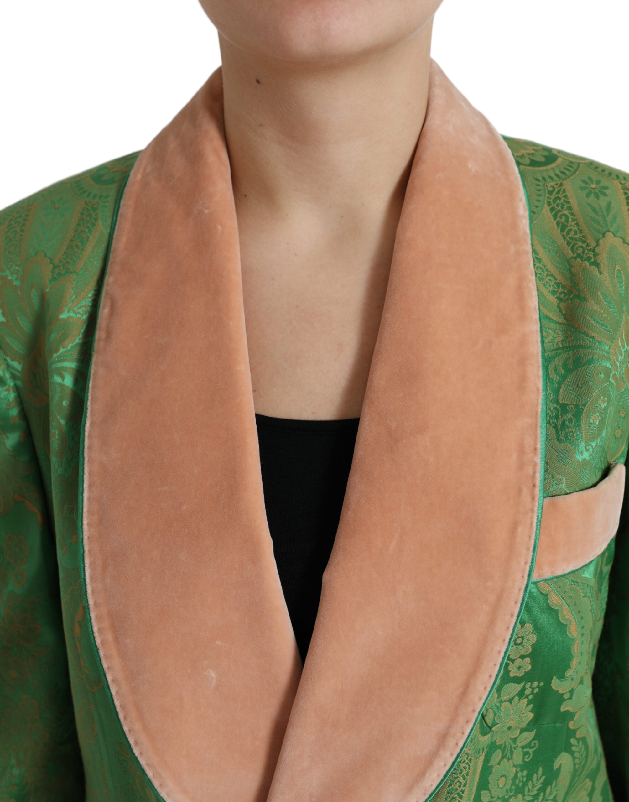 Manteau double boutonnage Dolce & Gabbana vert à motifs floraux, en tissu léger, porté sur un mannequin.