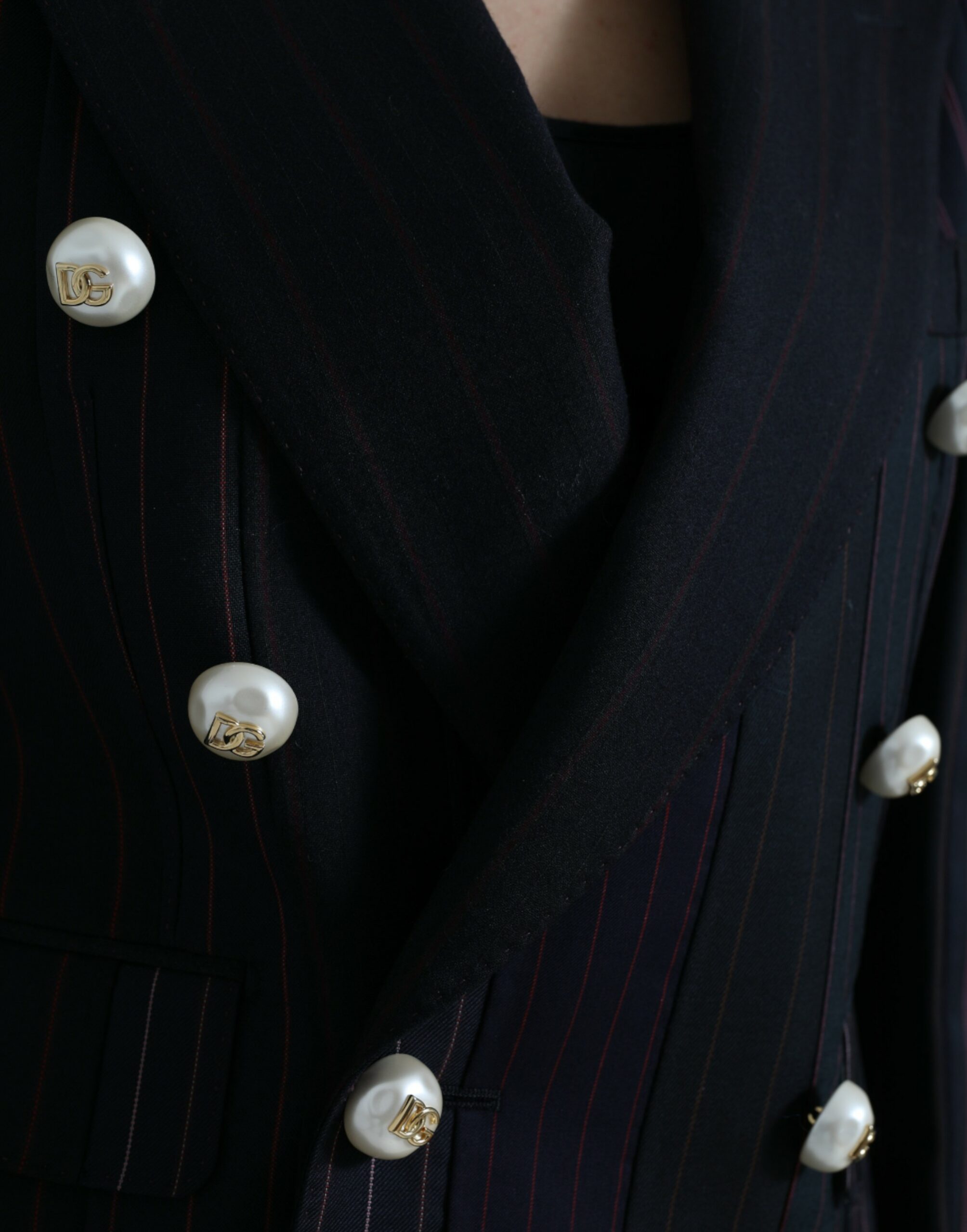 Veste noire à rayures Dolce & Gabbana Sicilia à double boutonnage, coupe élégante et détails sophistiqués.