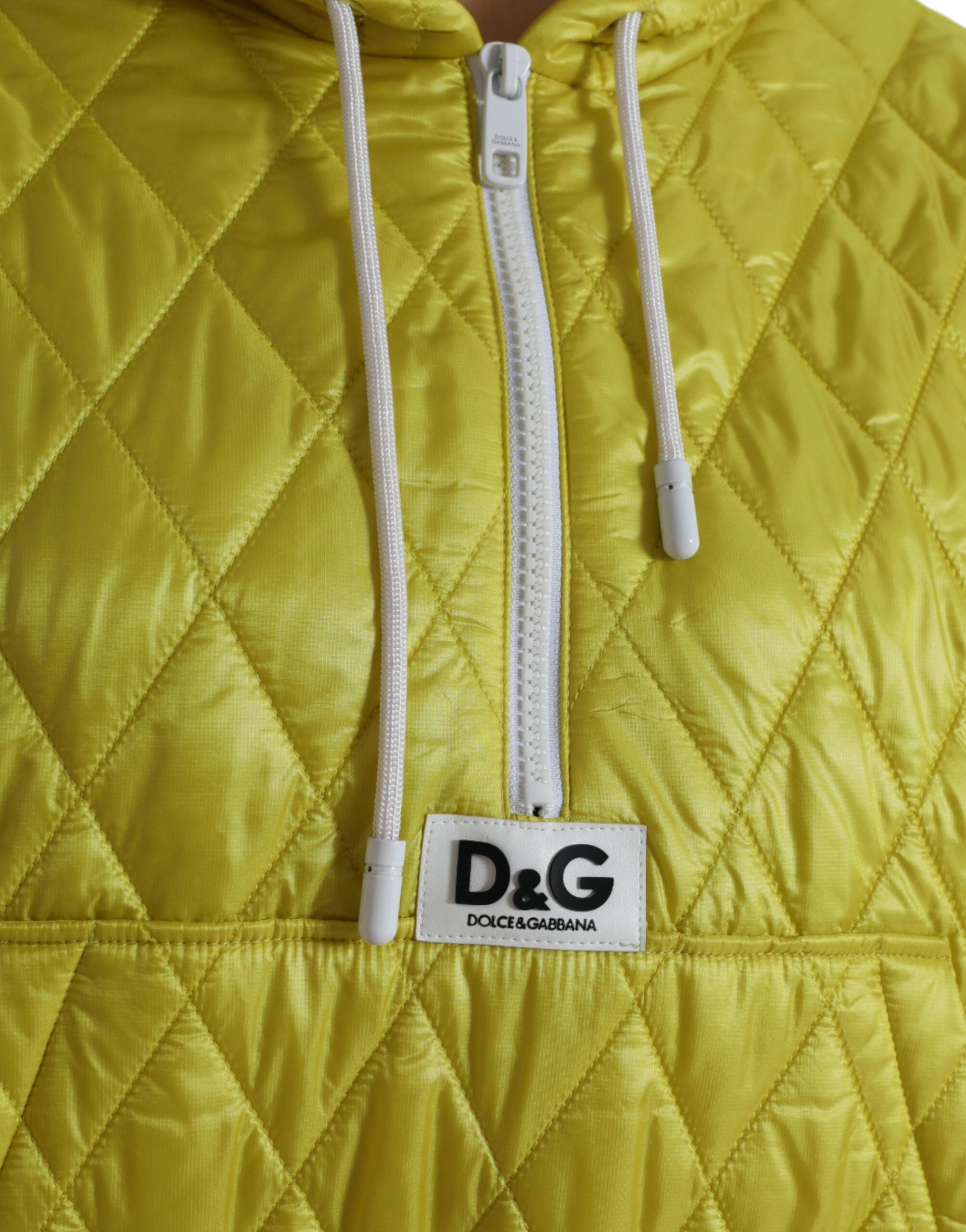 Veste à capuche matelassée en nylon jaune Dolce & Gabbana, style décontracté avec fermeture éclair et poches latérales.