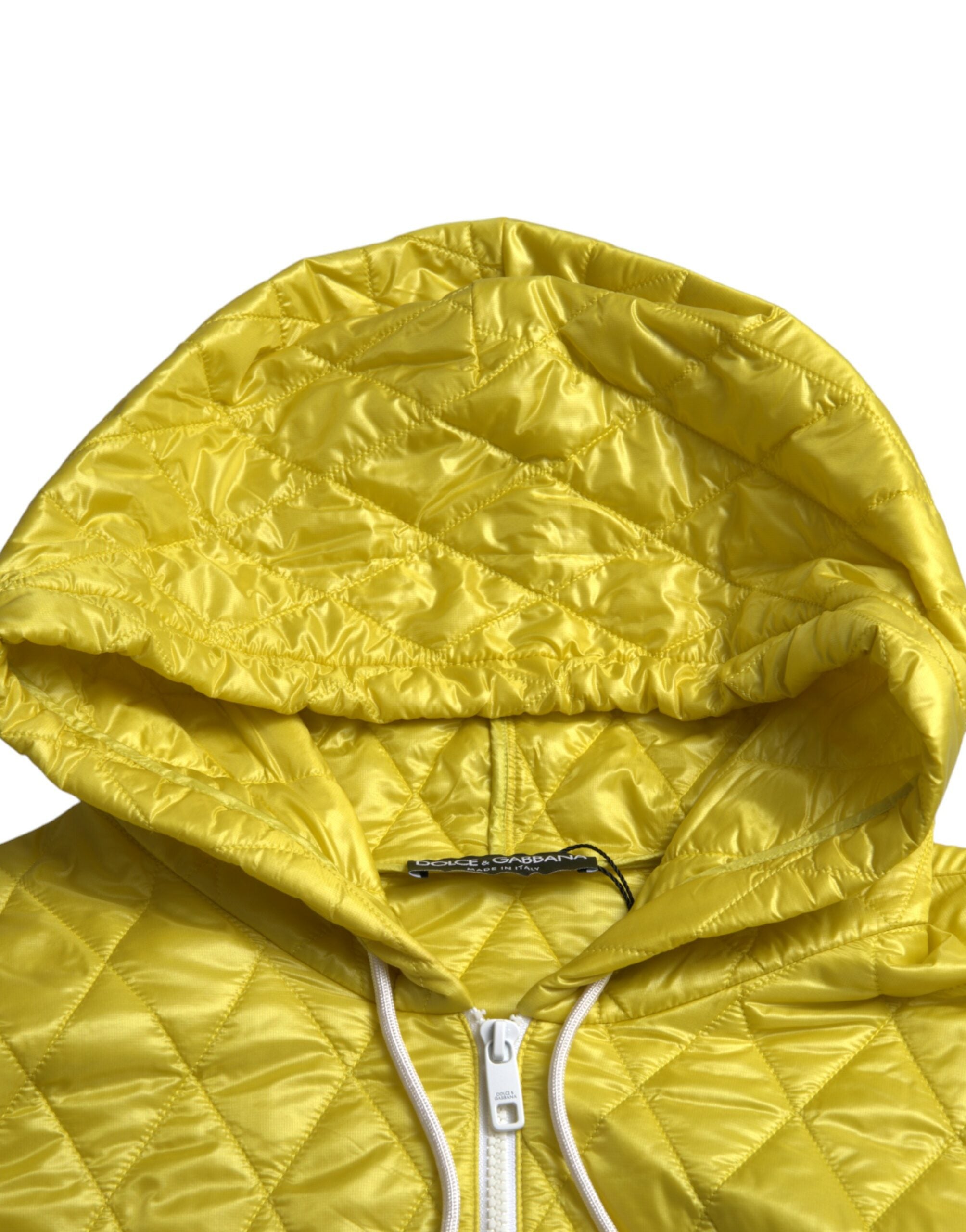 Veste à capuche matelassée en nylon jaune de Dolce & Gabbana, style décontracté et moderne.
