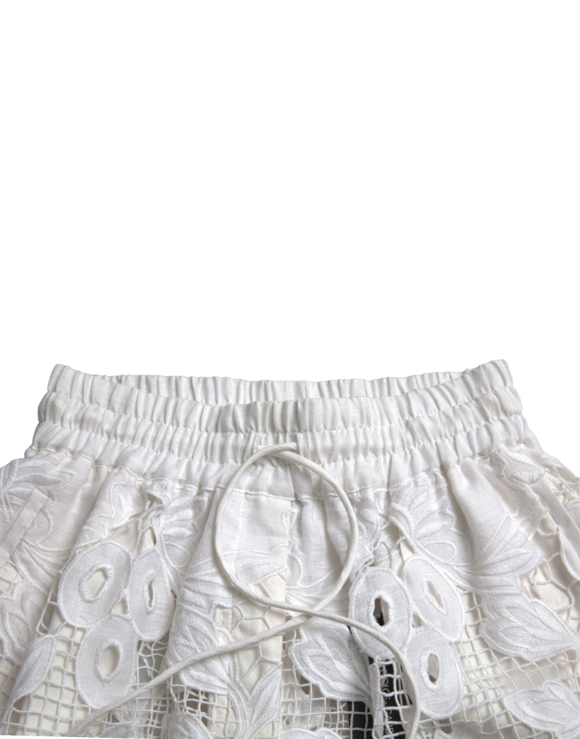 Shorts Bermuda en coton blanc Dolce & Gabbana à taille haute avec découpe élégante, mode chic et décontractée.