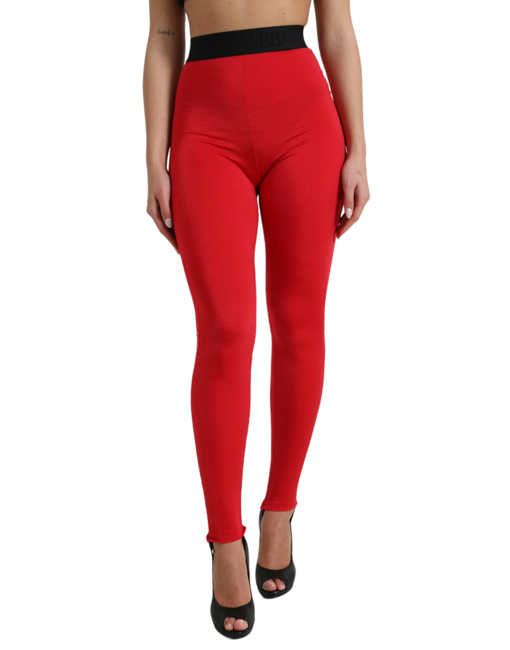 Leggings slim en nylon rouge Dolce & Gabbana avec logo DG visible, ajustés et élégants, parfaits pour un style moderne.