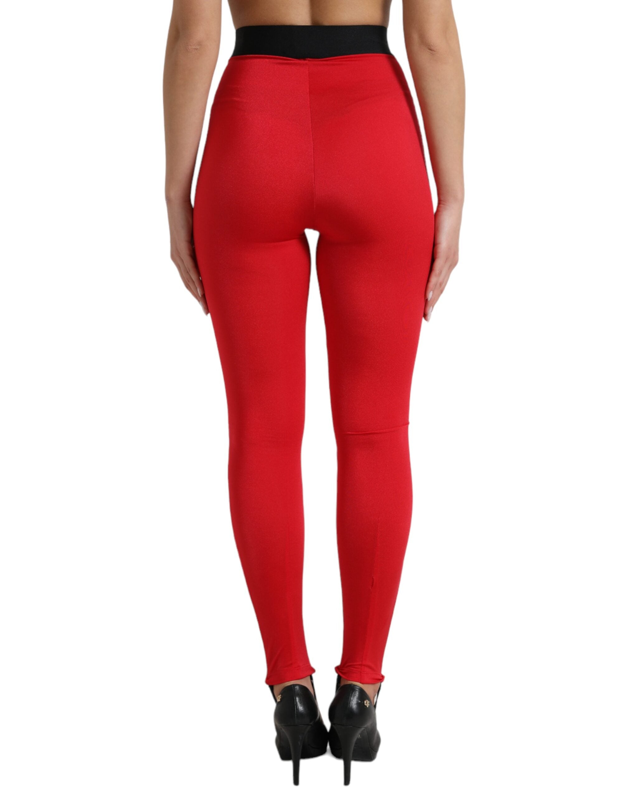 Leggings slim en nylon rouge Dolce & Gabbana avec logo DG visible, ajustés et modernes, parfaits pour un style élégant.