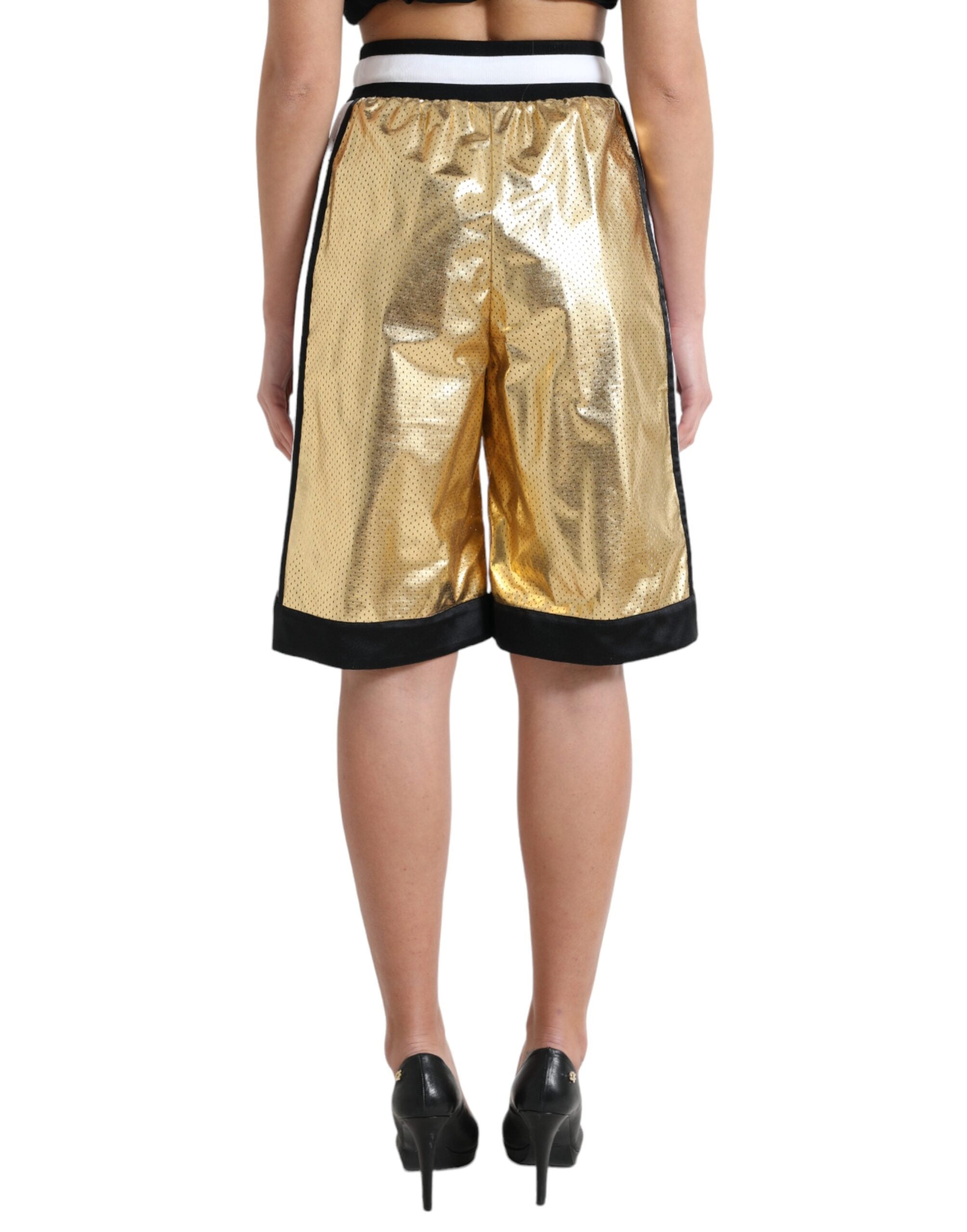 Shorts dorés en polyester à taille haute perforée de Dolce & Gabbana, mode élégante et sophistiquée.
