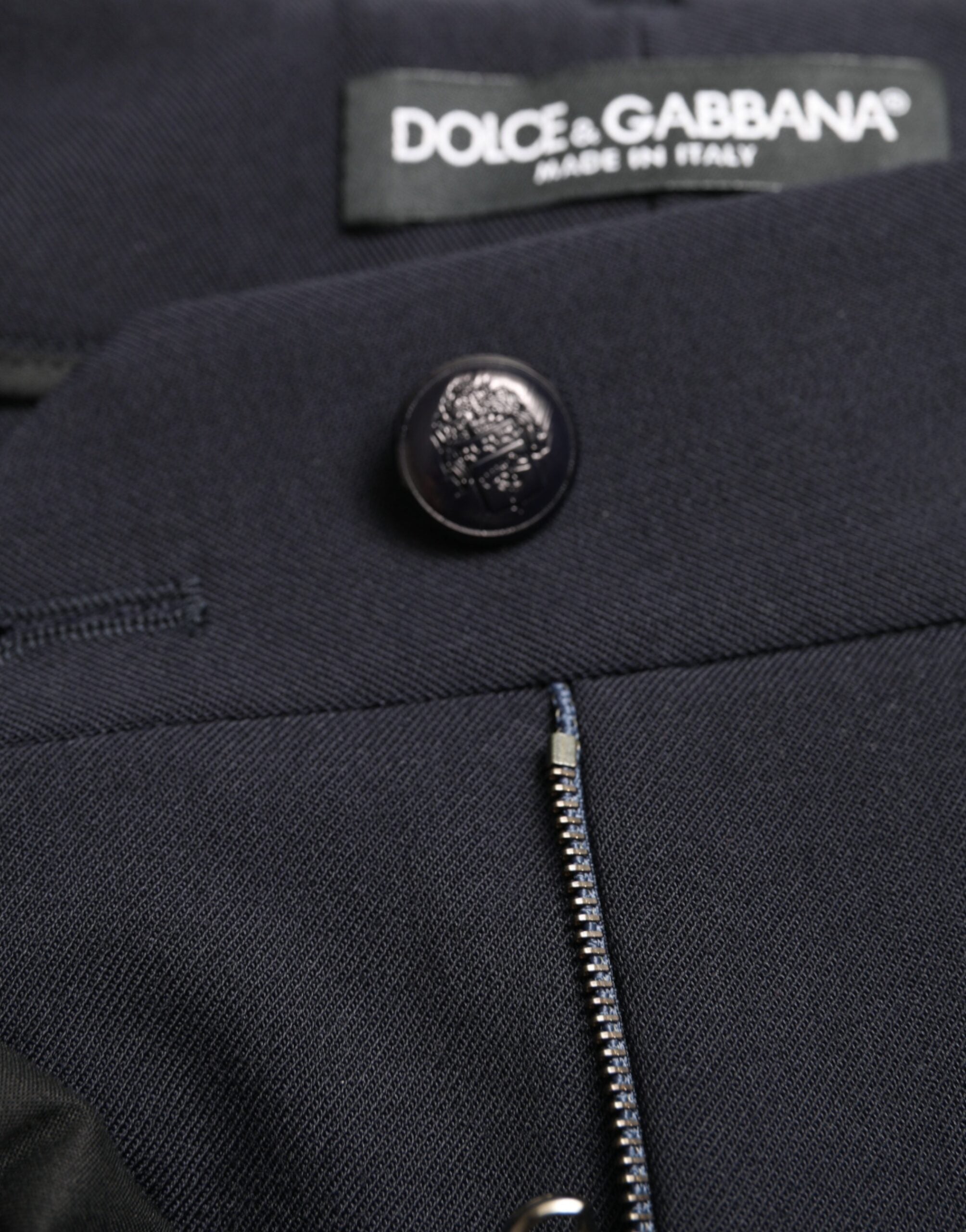 Pantalons cropped taille moyenne bleu Dolce & Gabbana, coupe tapered, en tissu léger, visibles sur cette image.