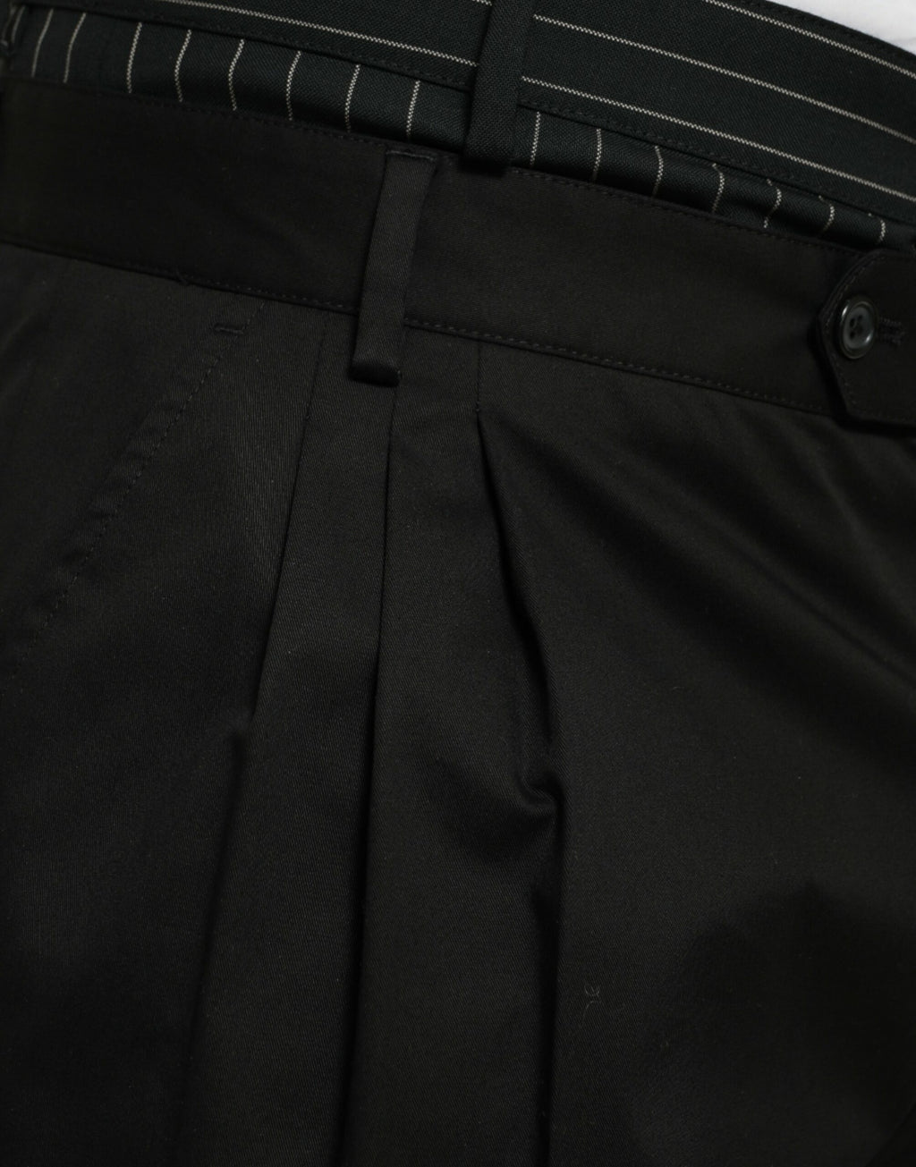 Shorts cargo bermuda en coton stretch noir de Dolce & Gabbana, style décontracté et confortable pour homme.