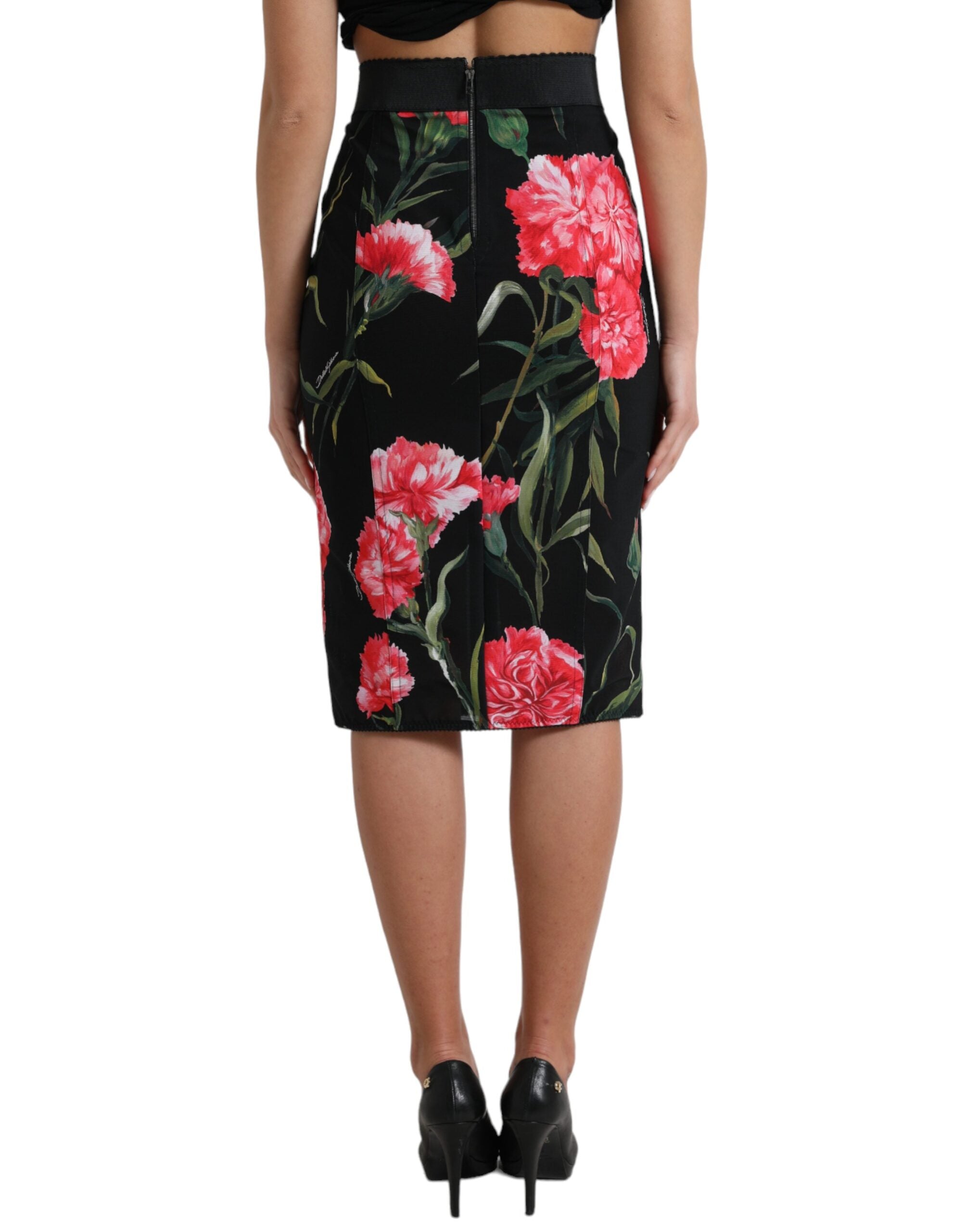 Jupe noire Dolce & Gabbana en forme de crayon, longueur au genou, avec motif de giroflée, tissu élégant et ajusté.