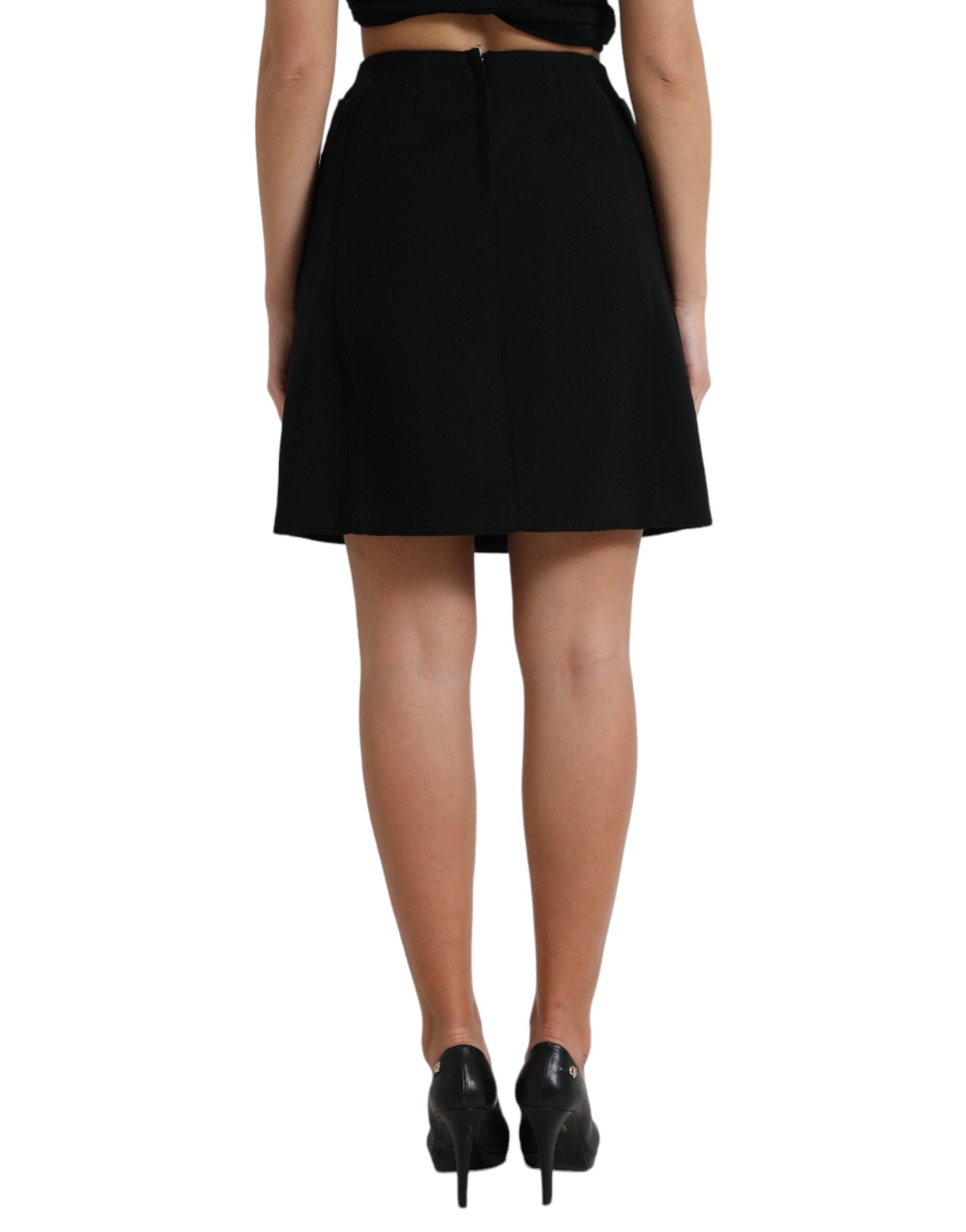 Jupe courte noire en laine Dolce & Gabbana, taille haute, en forme A-line avec boutons, vue de face.