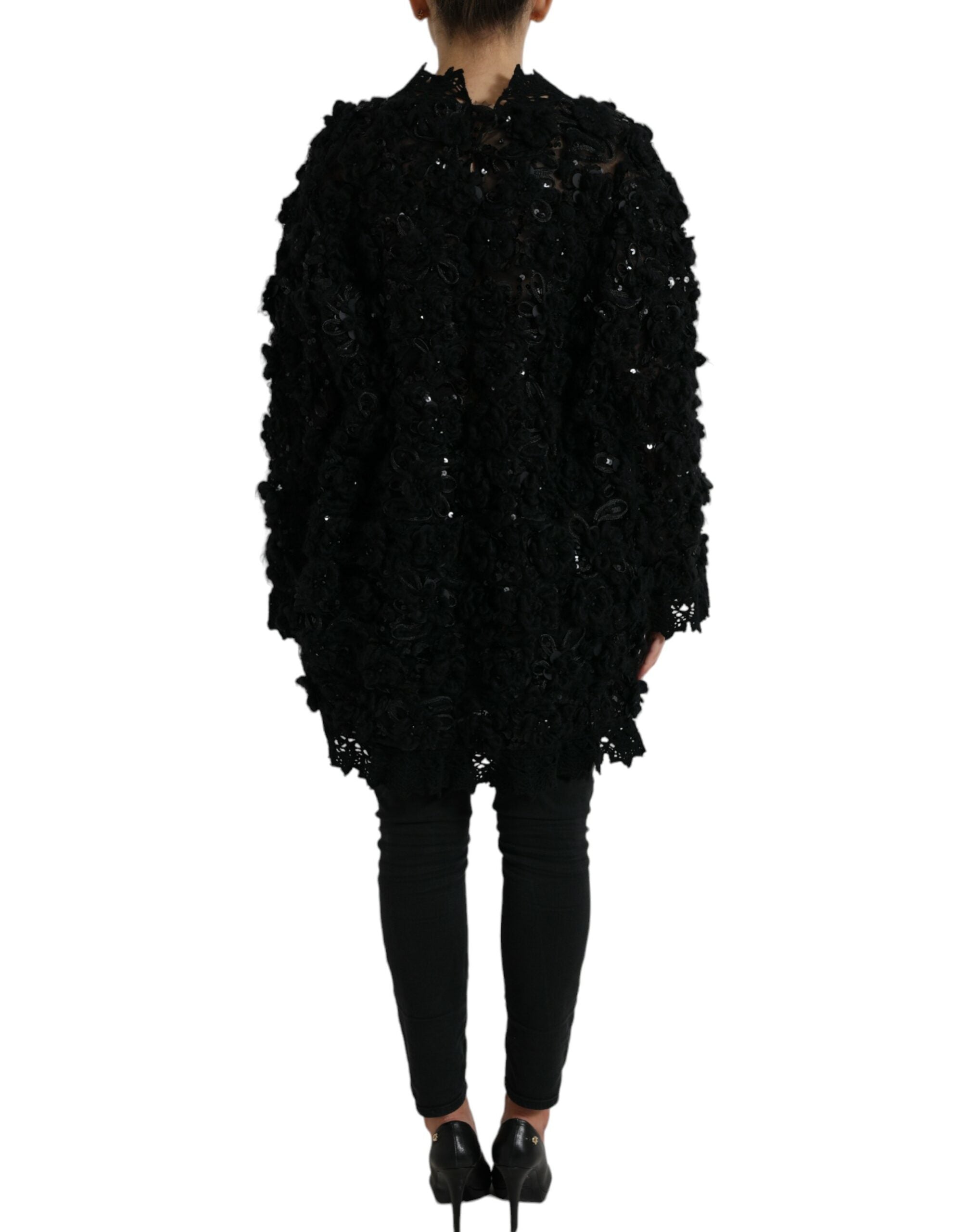 Pull-over Dolce & Gabbana noir orné de sequins brillants et embellissements, détail en gros plan sur le devant.