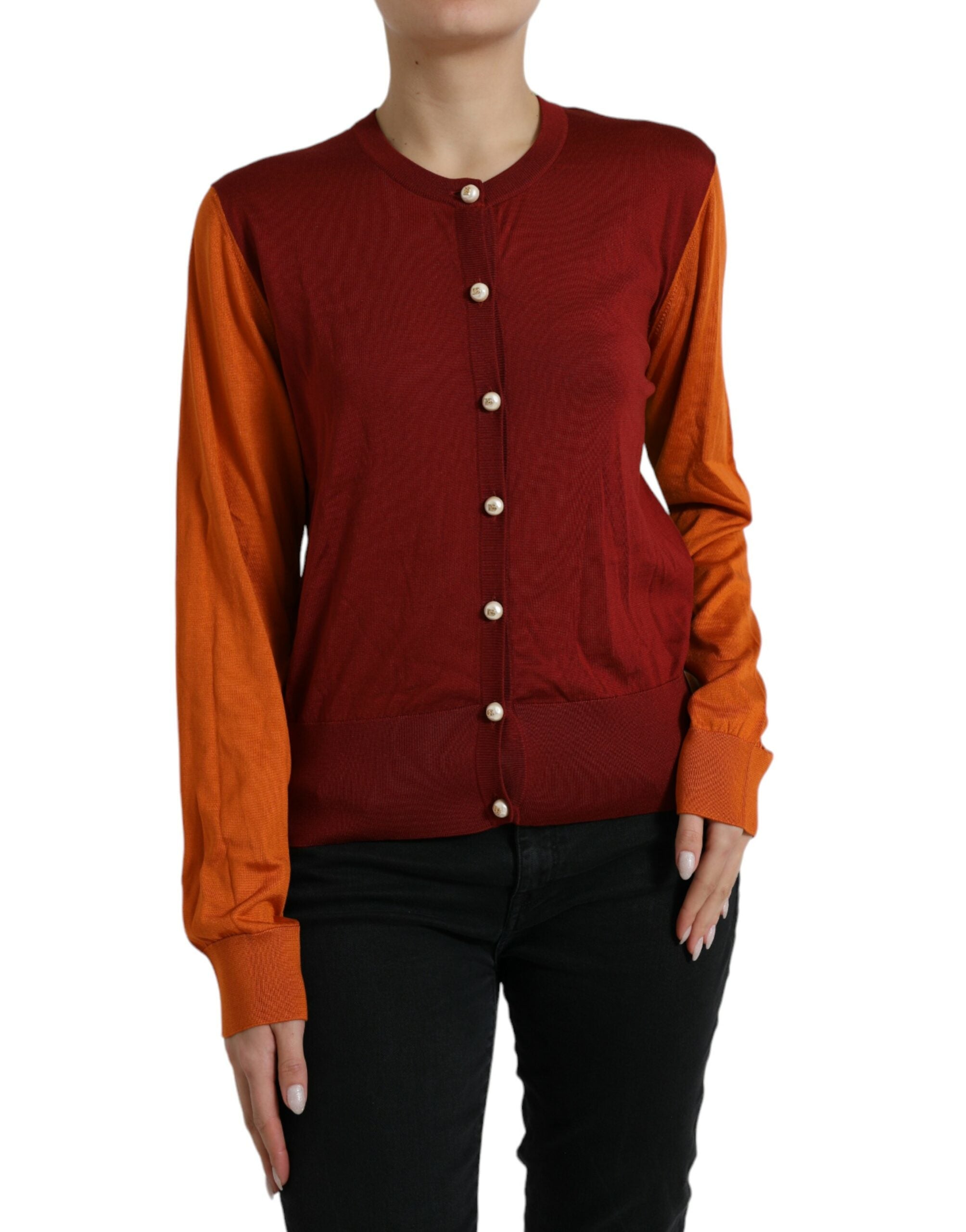 Pull gris à manches longues Dolce & Gabbana en soie à blocs de couleurs, col rond, style cardigan multicolore.
