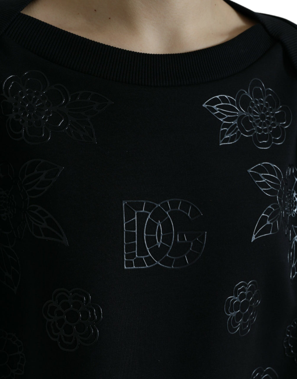 Pull noir Dolce & Gabbana avec logo floral et application brodée, sweat-shirt élégant pour femme.