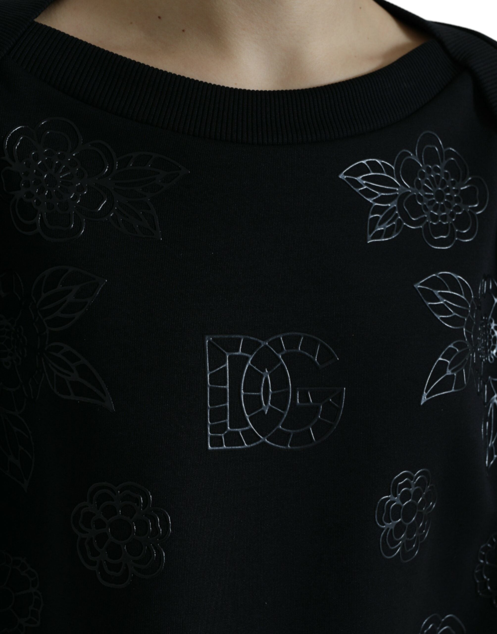 Pull noir Dolce & Gabbana avec logo floral et application brodée, sweat-shirt élégant pour femme.