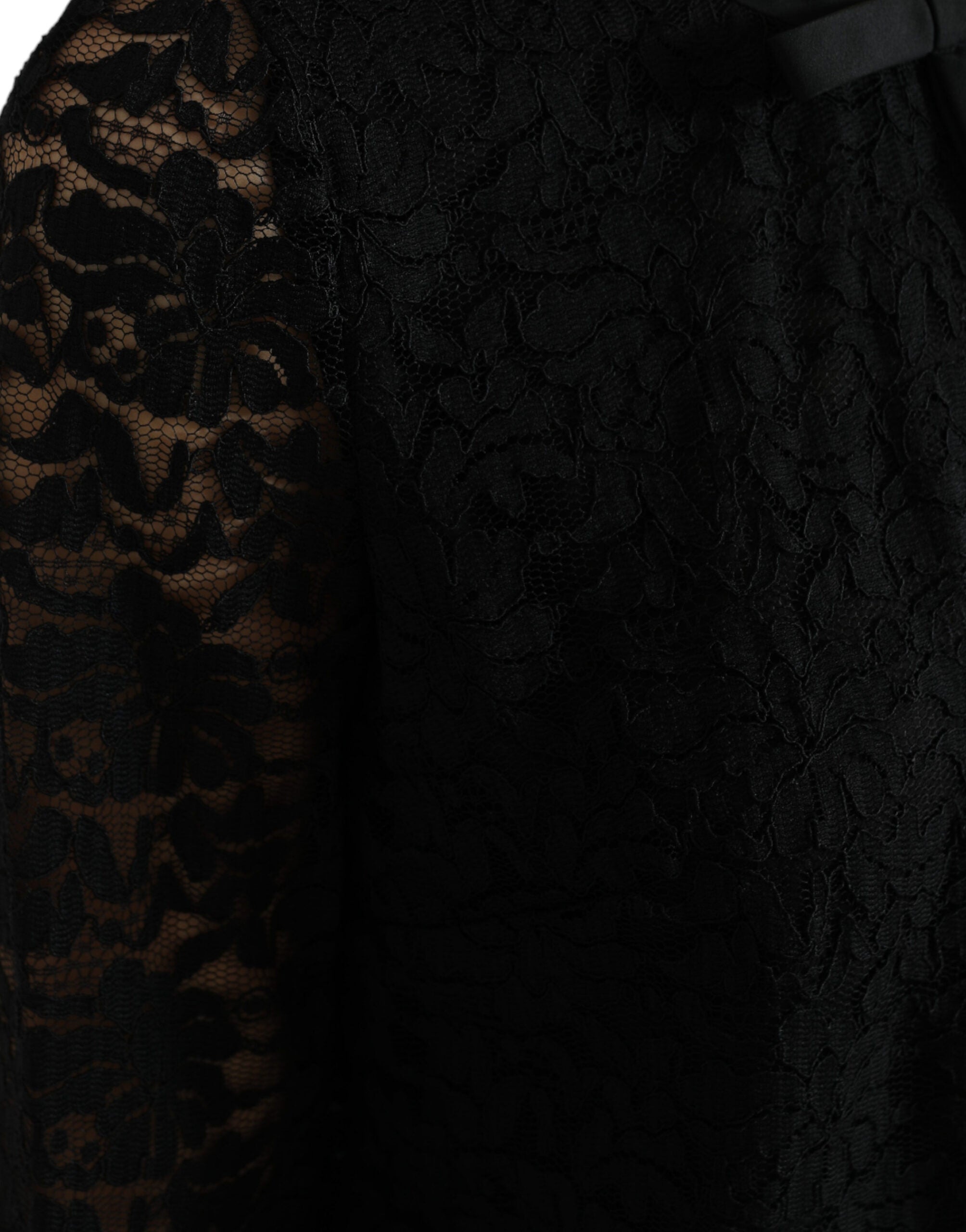 Blouse noire Dolce & Gabbana STAFF en dentelle florale et nylon, style élégant et féminin, vue de face.
