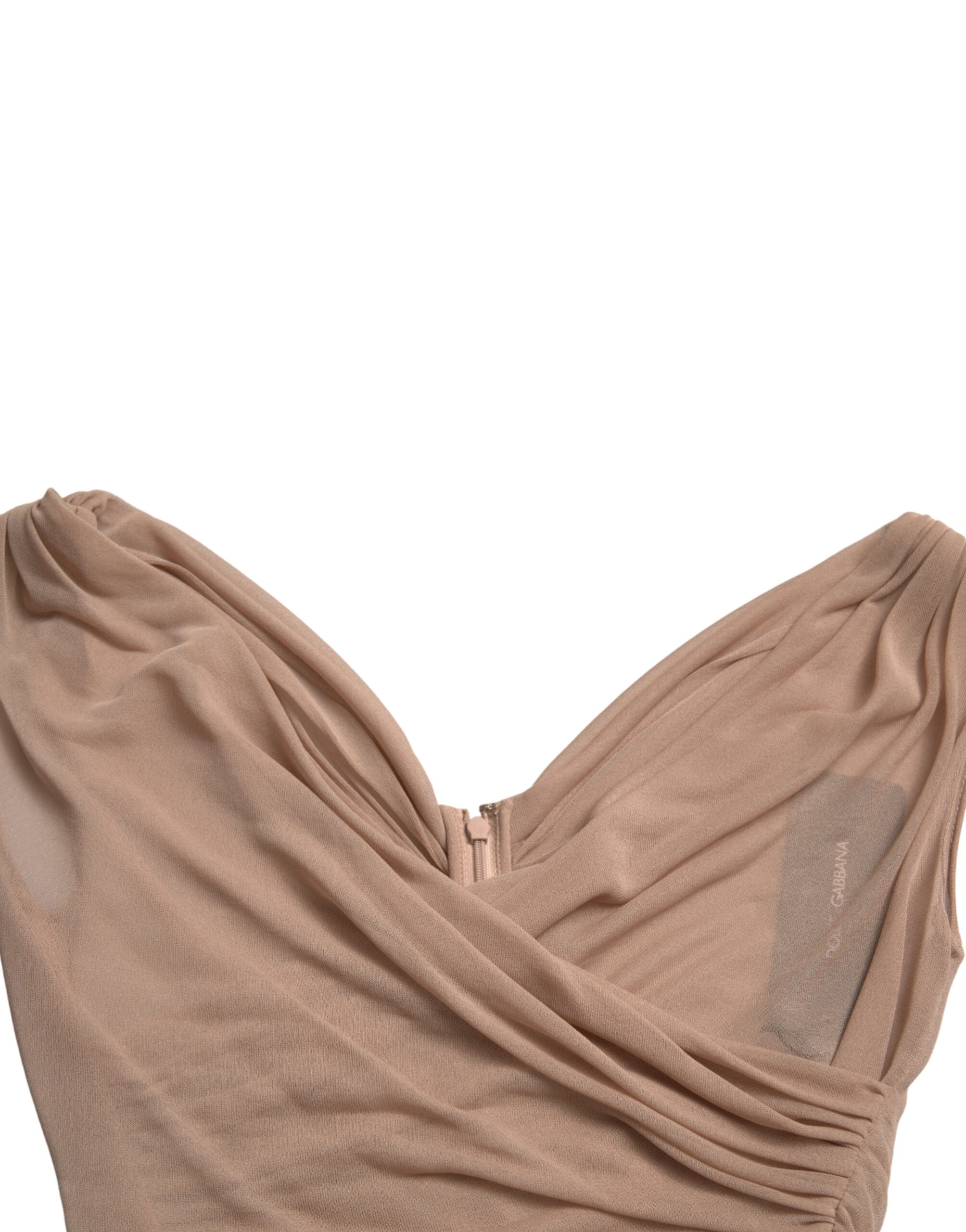 Débardeur sans manches en viscose beige de Dolce & Gabbana avec col en V, porté par un mannequin.