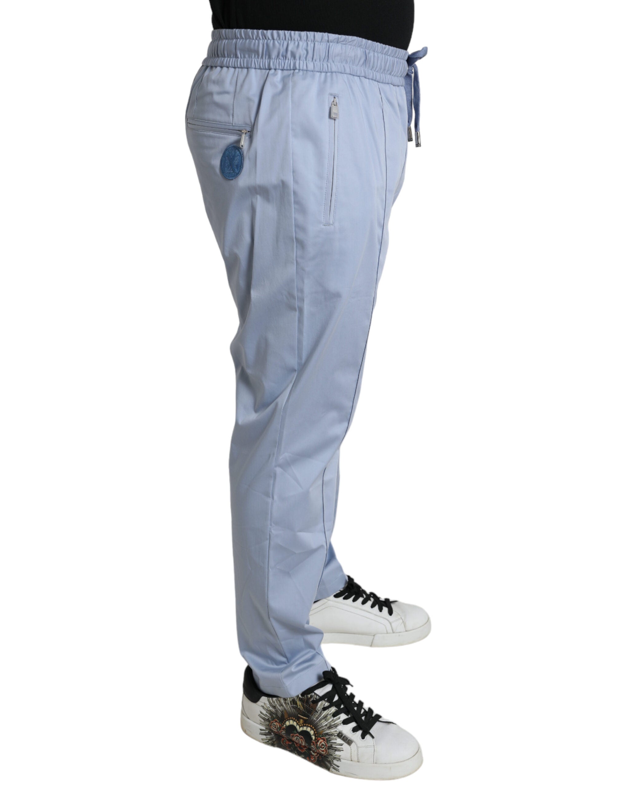 Pantalons joggers en coton stretch Light Blue de Dolce & Gabbana, style décontracté et moderne, visibles avec détails et couture.
