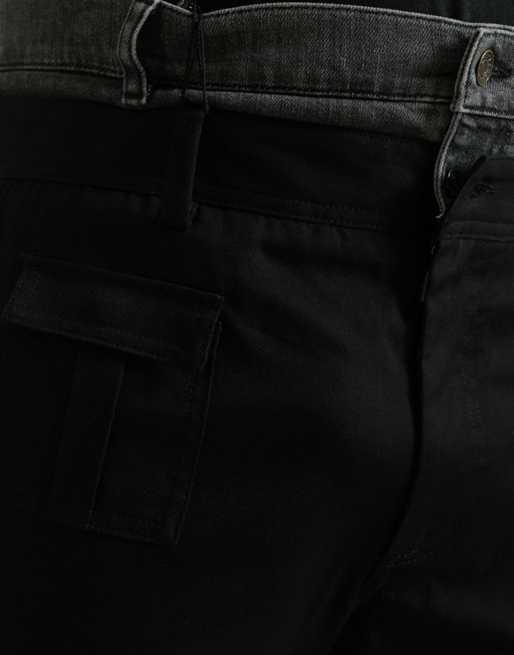 Pantalons en jean noir et gris slim en coton de Dolce & Gabbana, coupe ajustée et détail denim visible.