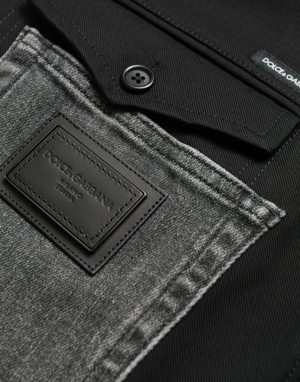 Jeans slim en coton denim noir et gris de Dolce & Gabbana, pantalon élégant pour homme ou femme.