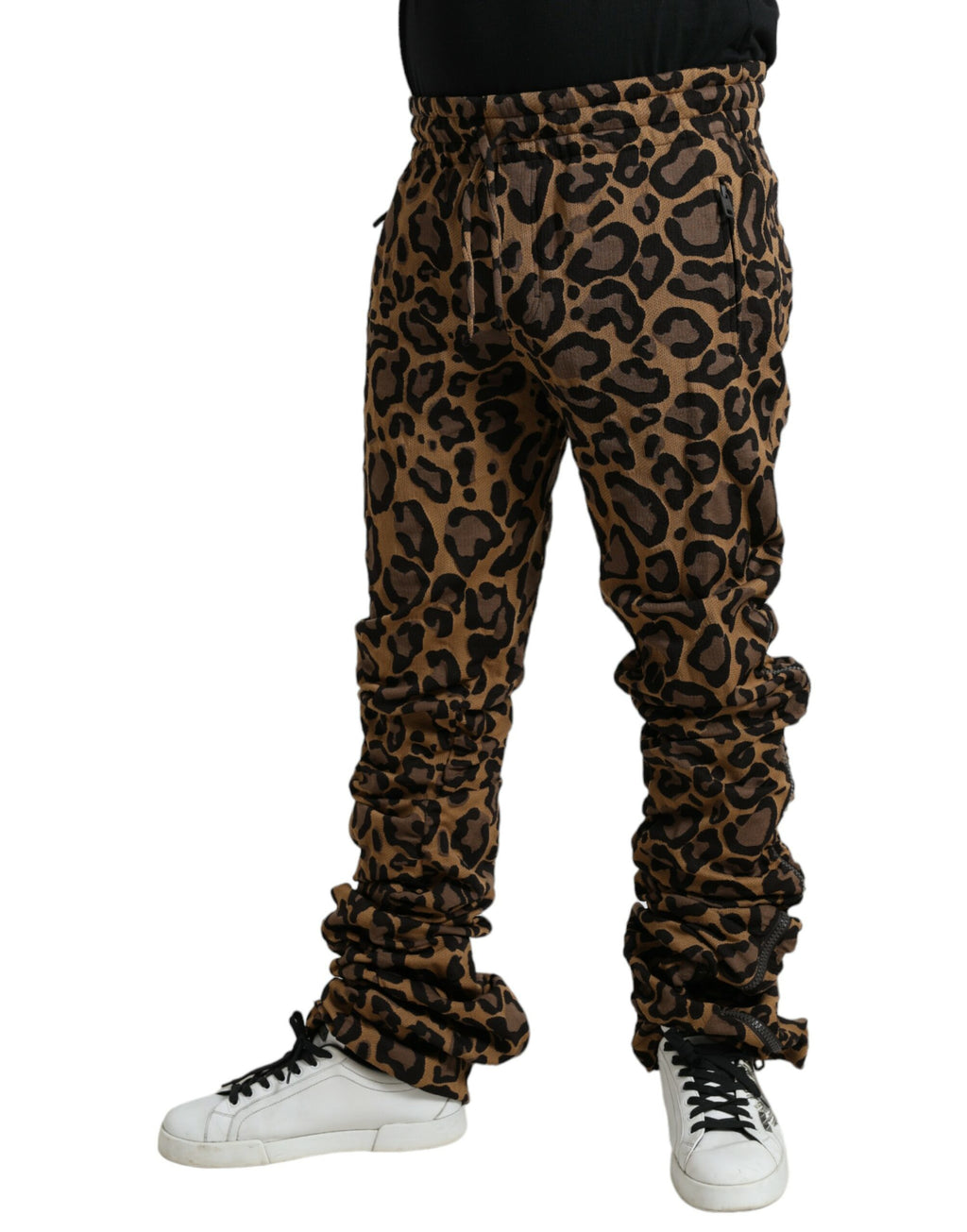 Pantalons jogger en jacquard léopard marron de Dolce & Gabbana, style décontracté et élégant, visibles en gros plan.