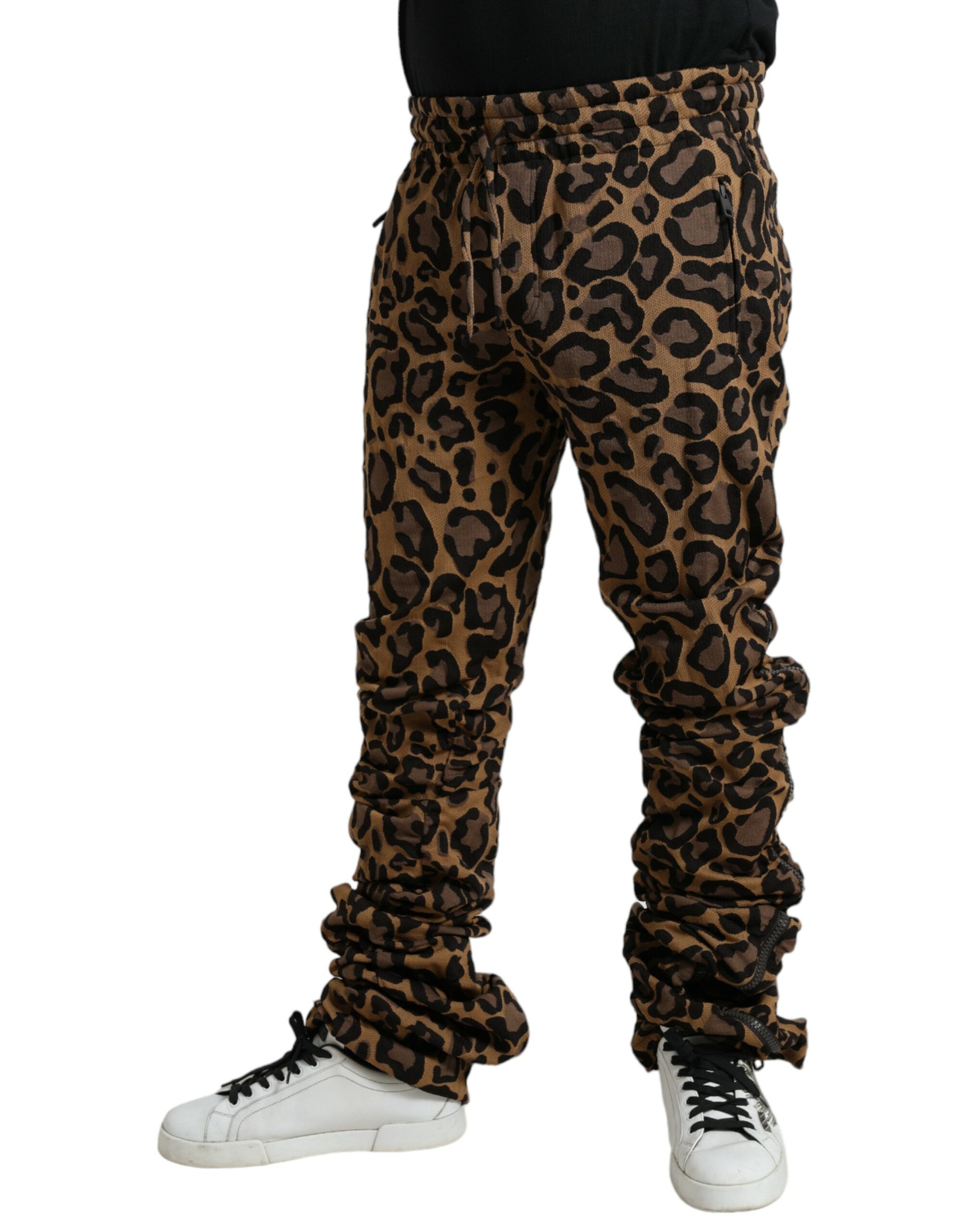 Pantalons jogger en jacquard léopard marron de Dolce & Gabbana, style décontracté et élégant, visibles en gros plan.