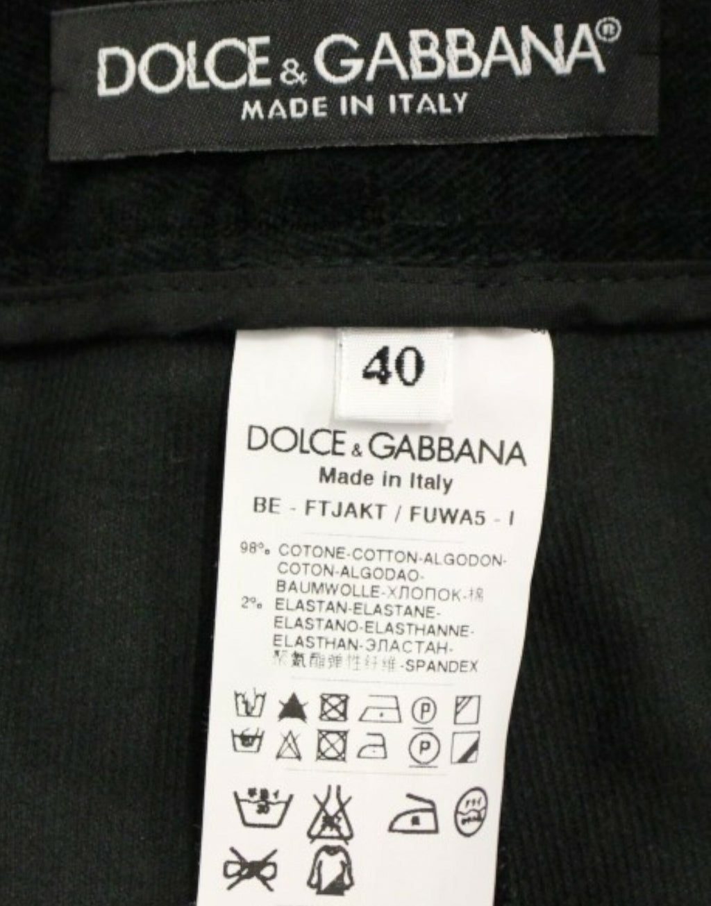 Shorts en coton vert foncé de Dolce & Gabbana, pantalon décontracté pour homme, détails visibles en tissu léger.