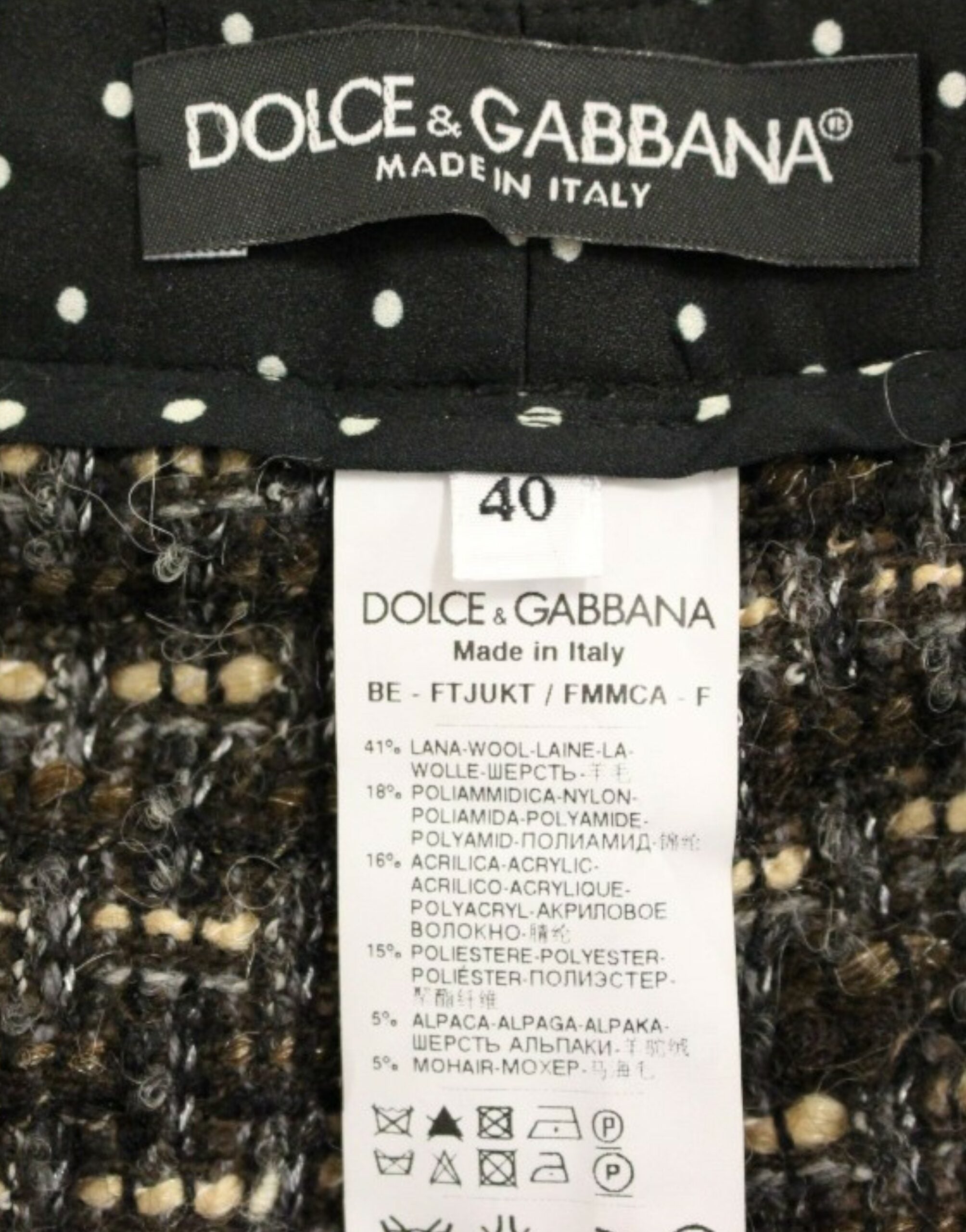 Shorts en laine multicolore Dolce & Gabbana avec coupe décontractée, détails colorés et style élégant.