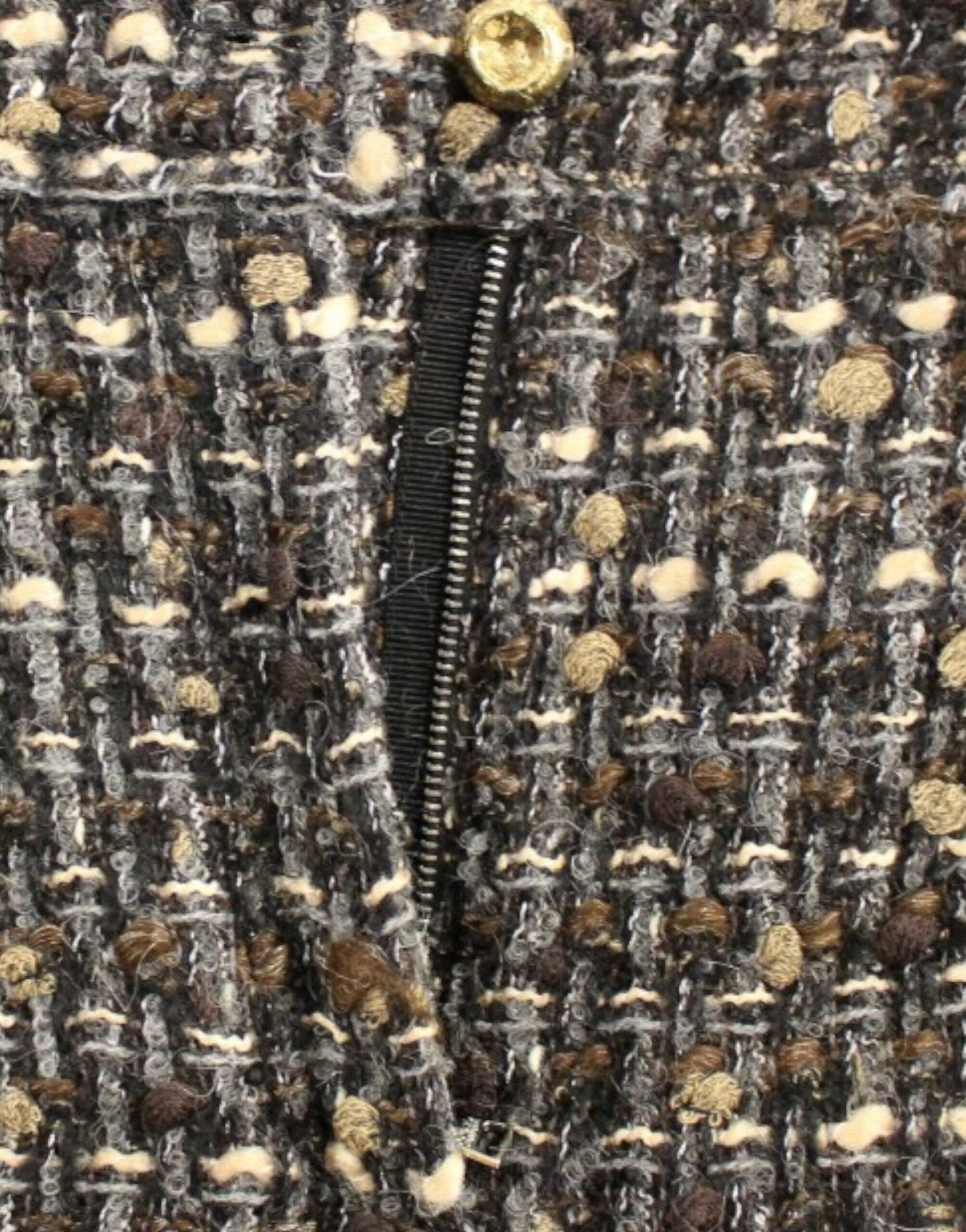 Shorts en laine multicolore Dolce & Gabbana, style élégant avec motifs colorés, vue de face sur le produit.