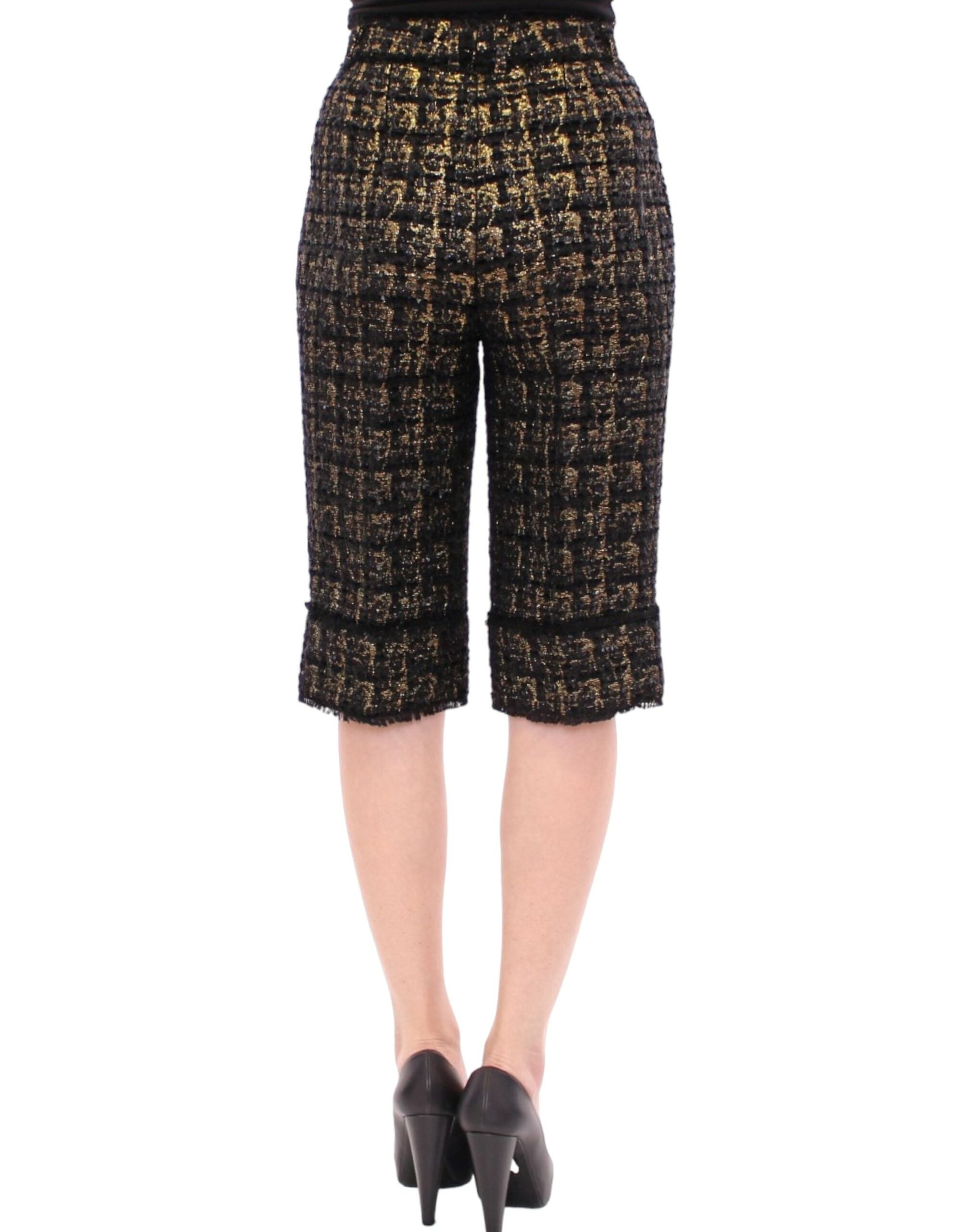 Shorts en tissu noir Dolce & Gabbana, style élégant avec coupe décontractée, visibles sur l'image.
