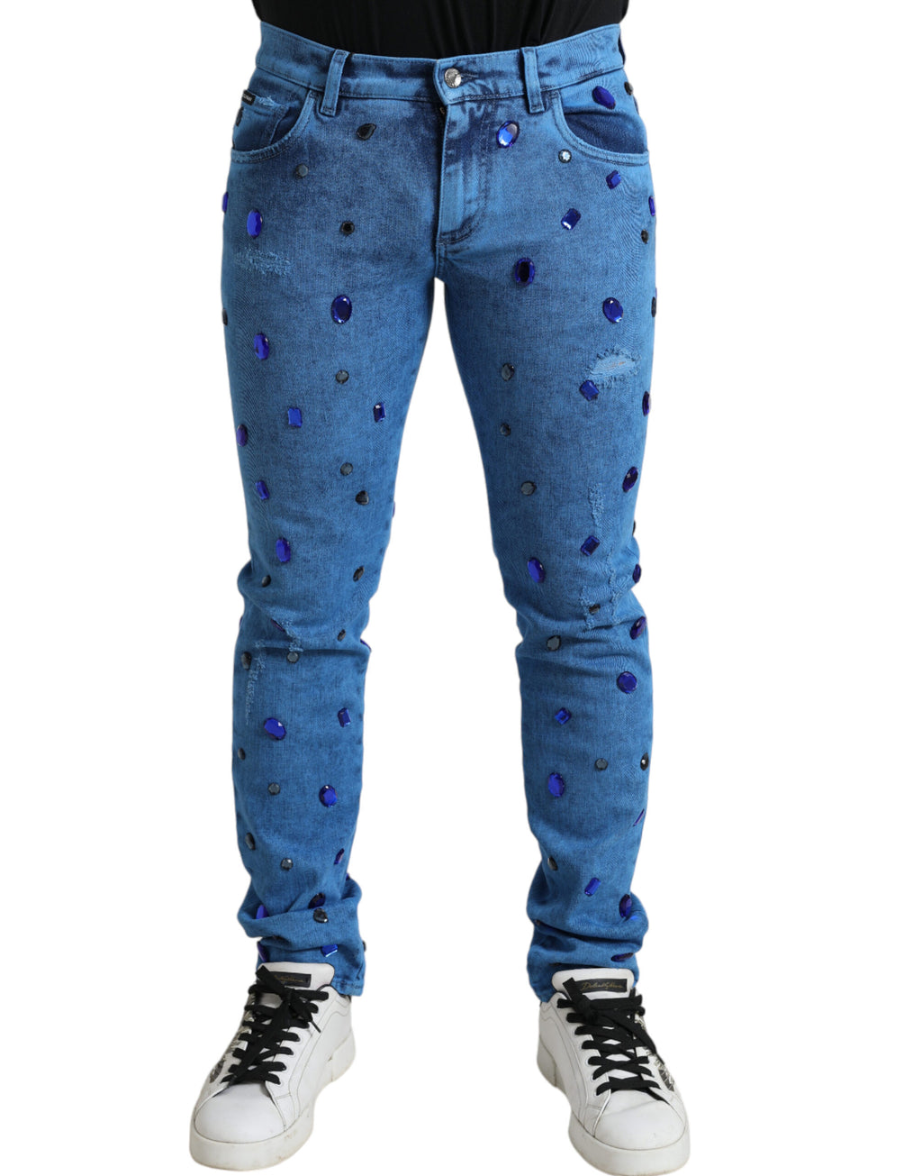 Jeans skinny en denim bleu Dolce & Gabbana ornés de cristaux brillants, style élégant et moderne.