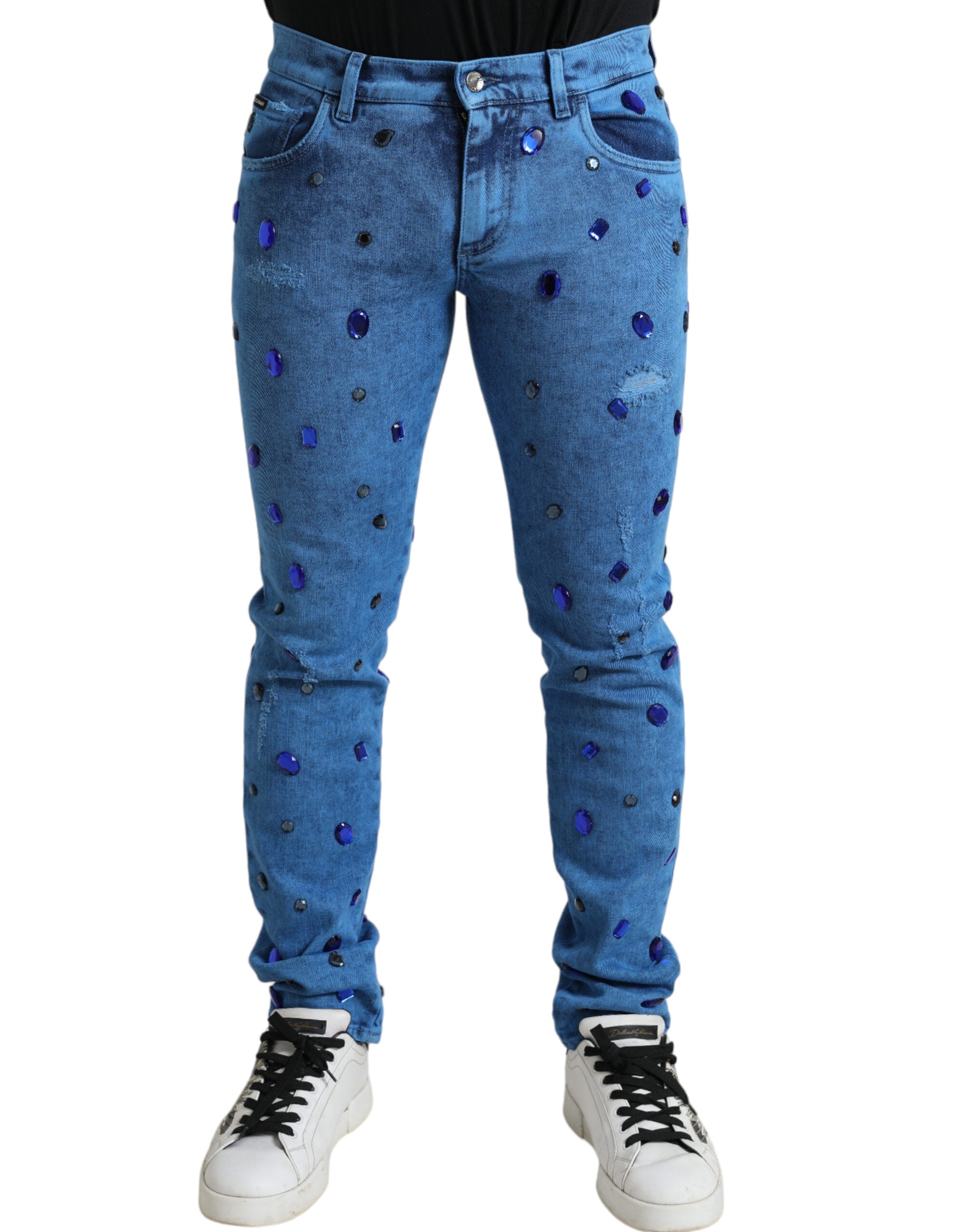 Jeans skinny en denim bleu Dolce & Gabbana ornés de cristaux brillants, style élégant et moderne.