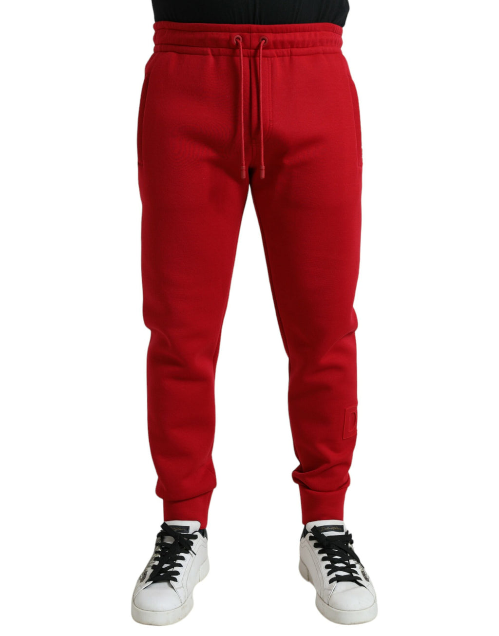 Pantalons jogger skinny en coton mélangé rouge de Dolce & Gabbana, vue de face, détails du tissu et coupe ajustée visibles.
