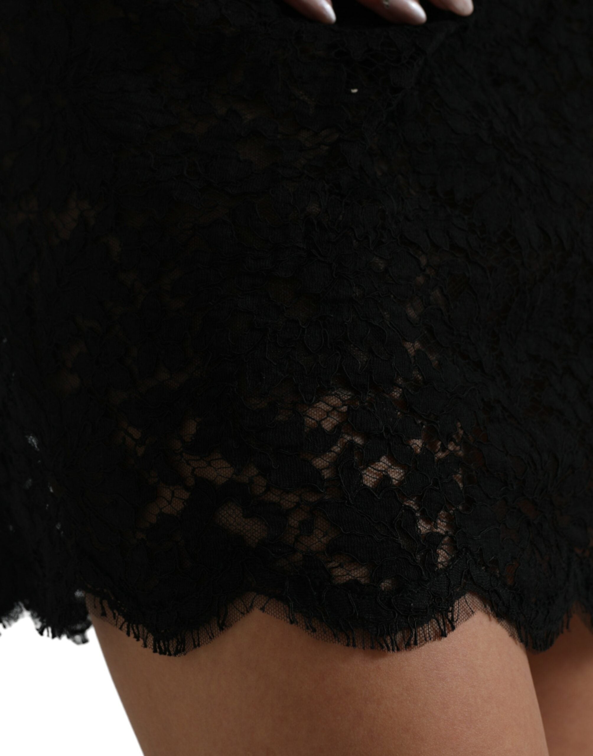 Robe courte noire Dolce & Gabbana en dentelle et coton, silhouette moulante bodycon, élégante et sophistiquée.
