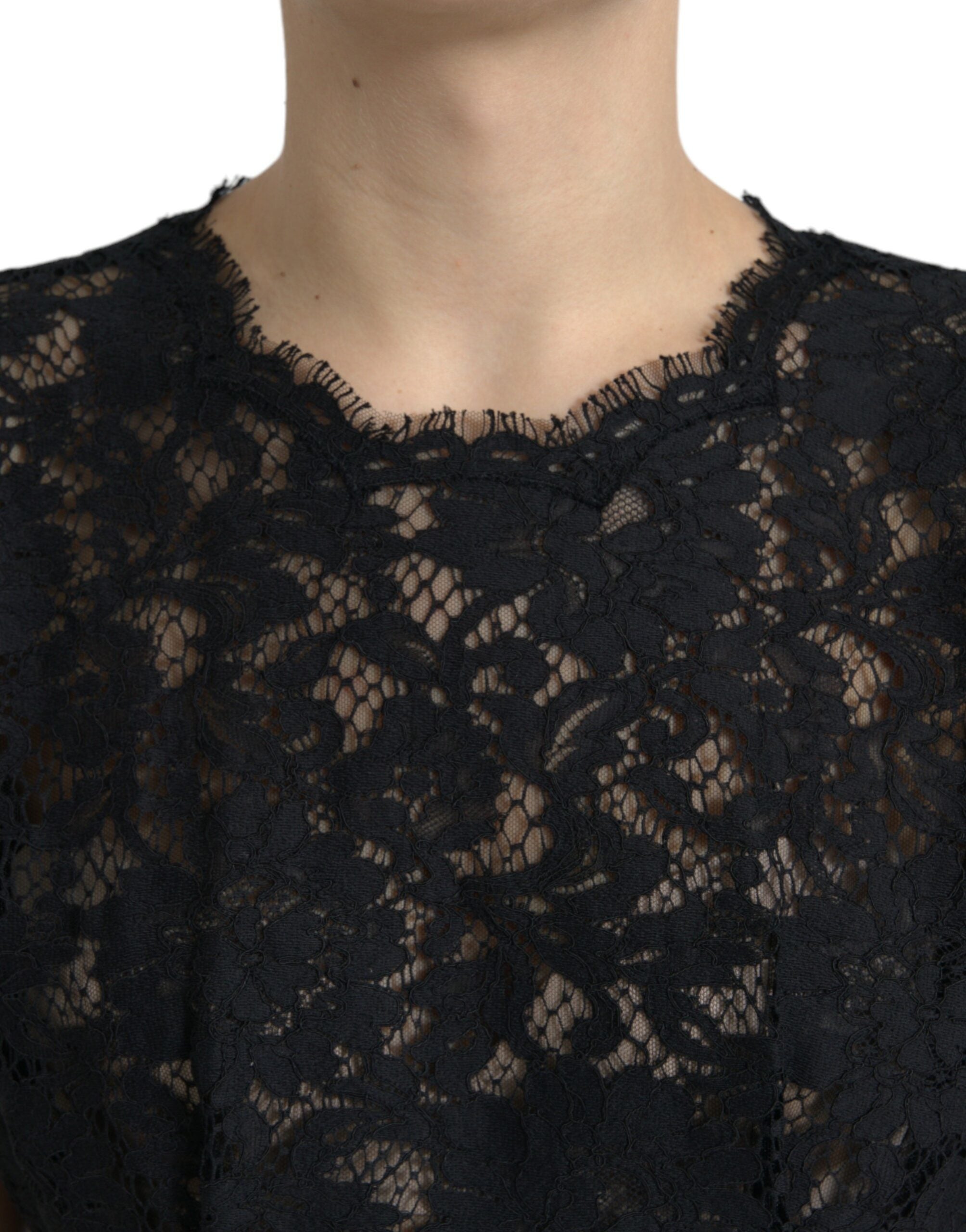 Robe courte noire en dentelle florale en coton de Dolce & Gabbana, style A-line élégante et féminine.