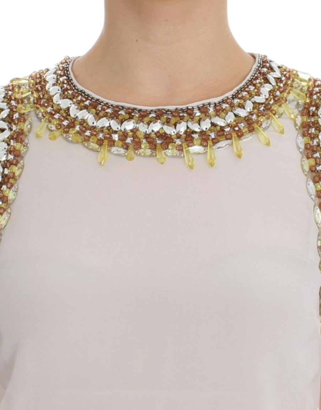 Débardeur blanc Dolce & Gabbana orné de cristaux, mode élégante et luxe, visible en détail sur l’image.