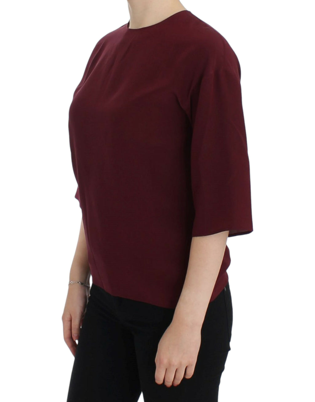 Chemise en soie rouge à manches 3/4 de Dolce & Gabbana, vêtement élégant avec coupe fluide et détails sophistiqués.