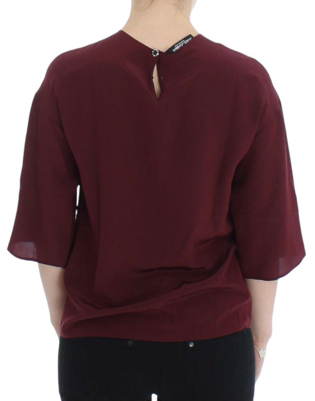 Chemise en soie rouge à manches 3/4 de Dolce & Gabbana, vêtement élégant et fluide, portée décontractée ou chic.