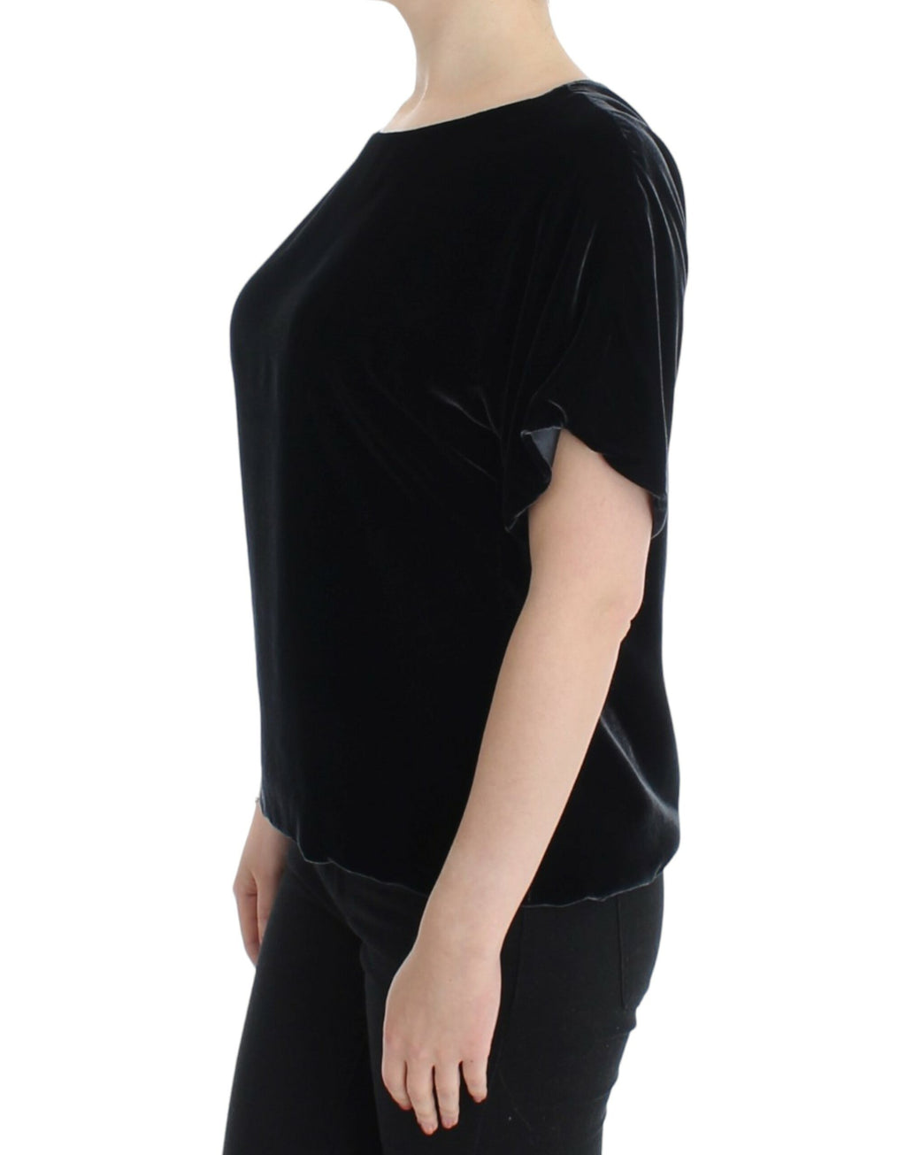 Blouse Dolce & Gabbana en velours noir à manches courtes, élégante et sophistiquée, portée sur un mannequin.