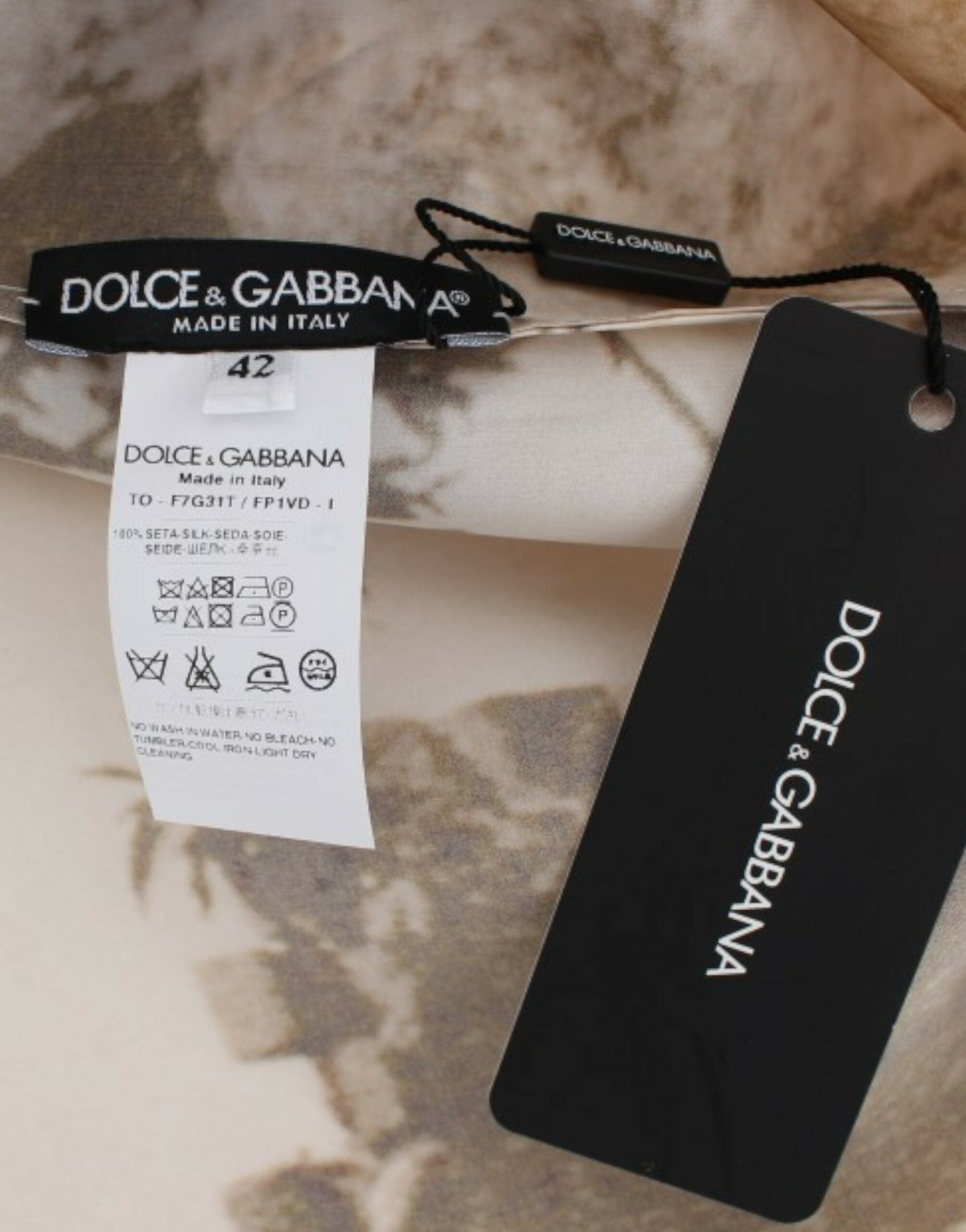 Chemise en soie marron Dolce & Gabbana Taormina, style élégant avec détails sophistiqués, vue de face.